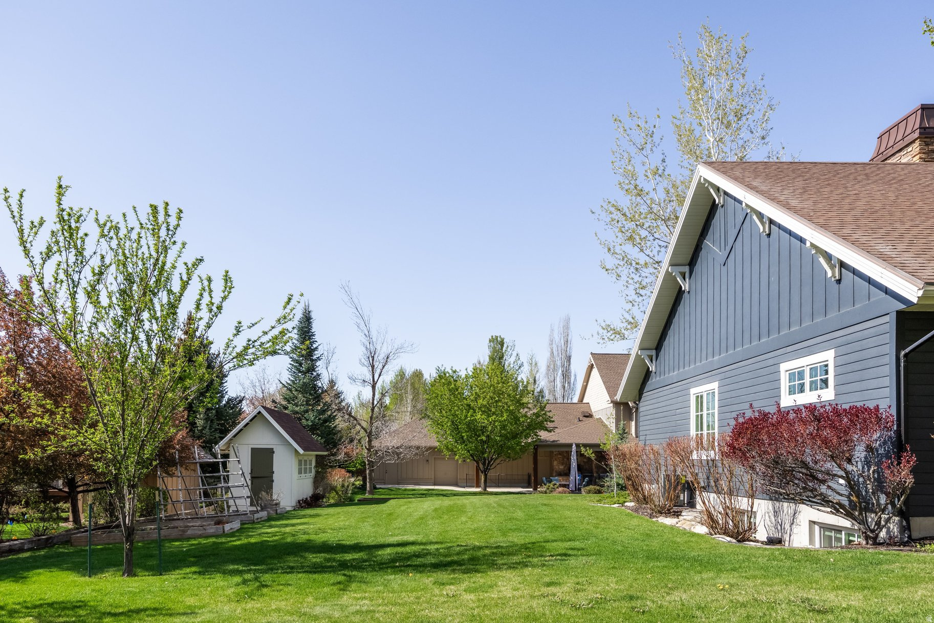 DUTCH FIELDS - Residential