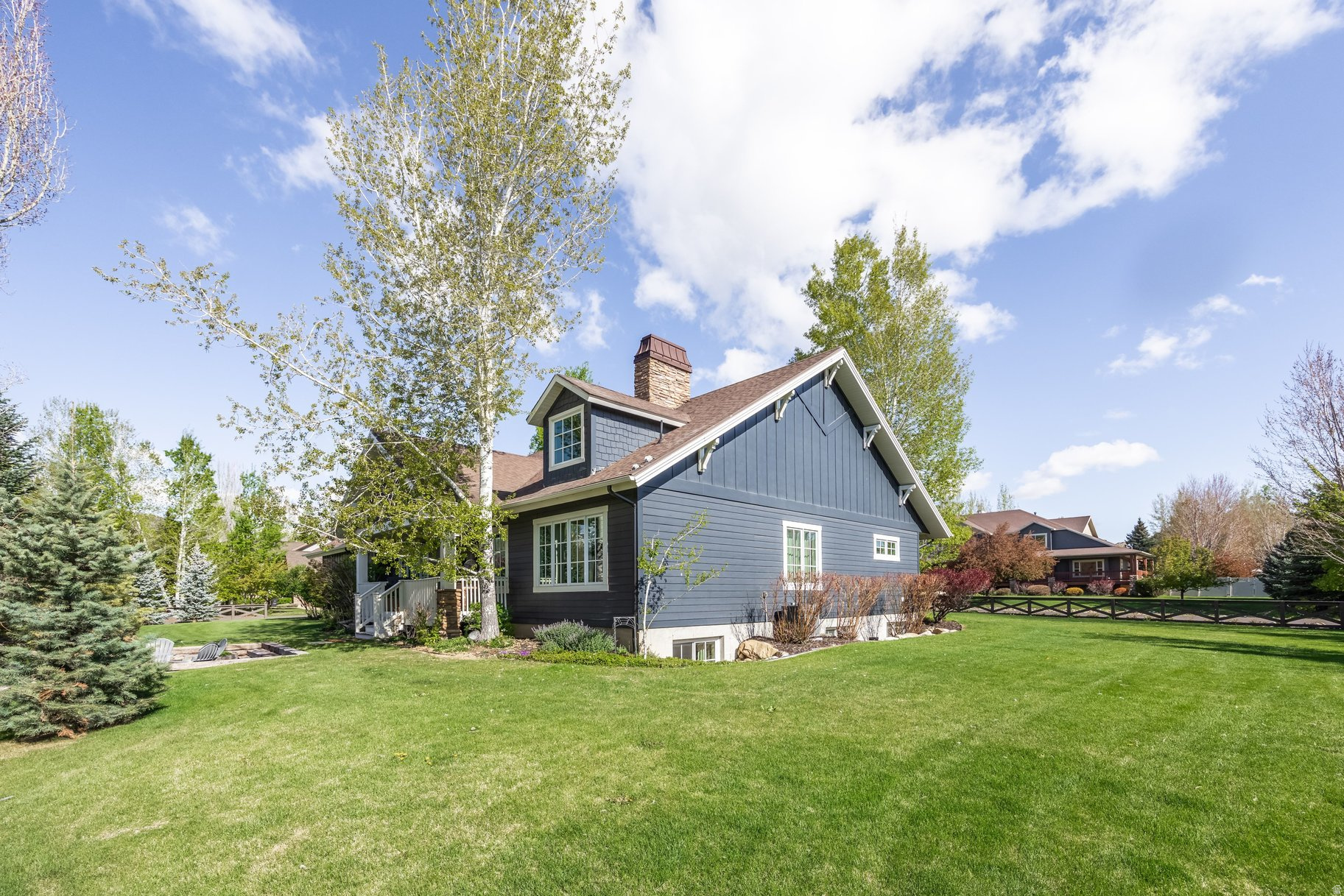DUTCH FIELDS - Residential