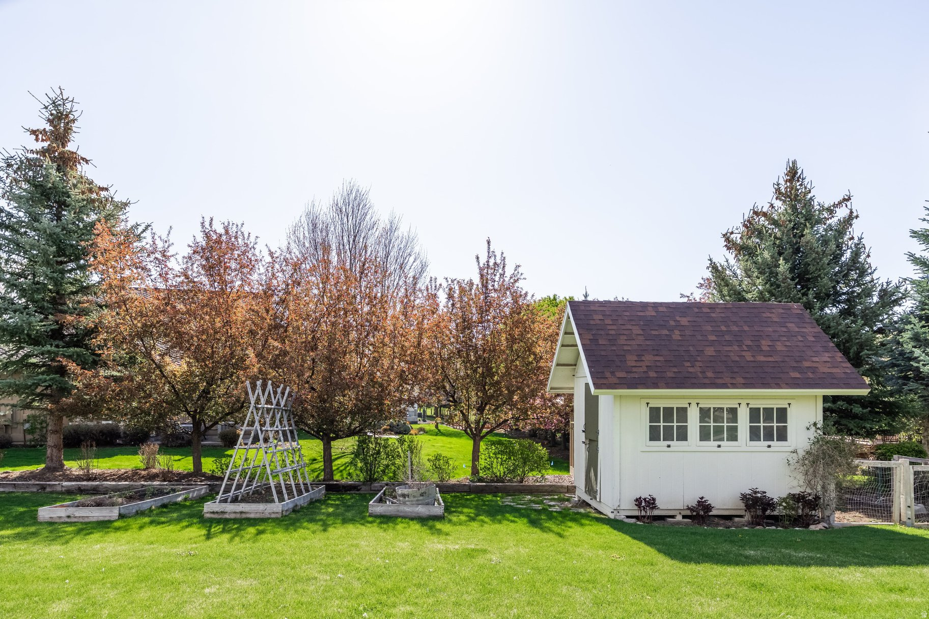 DUTCH FIELDS - Residential