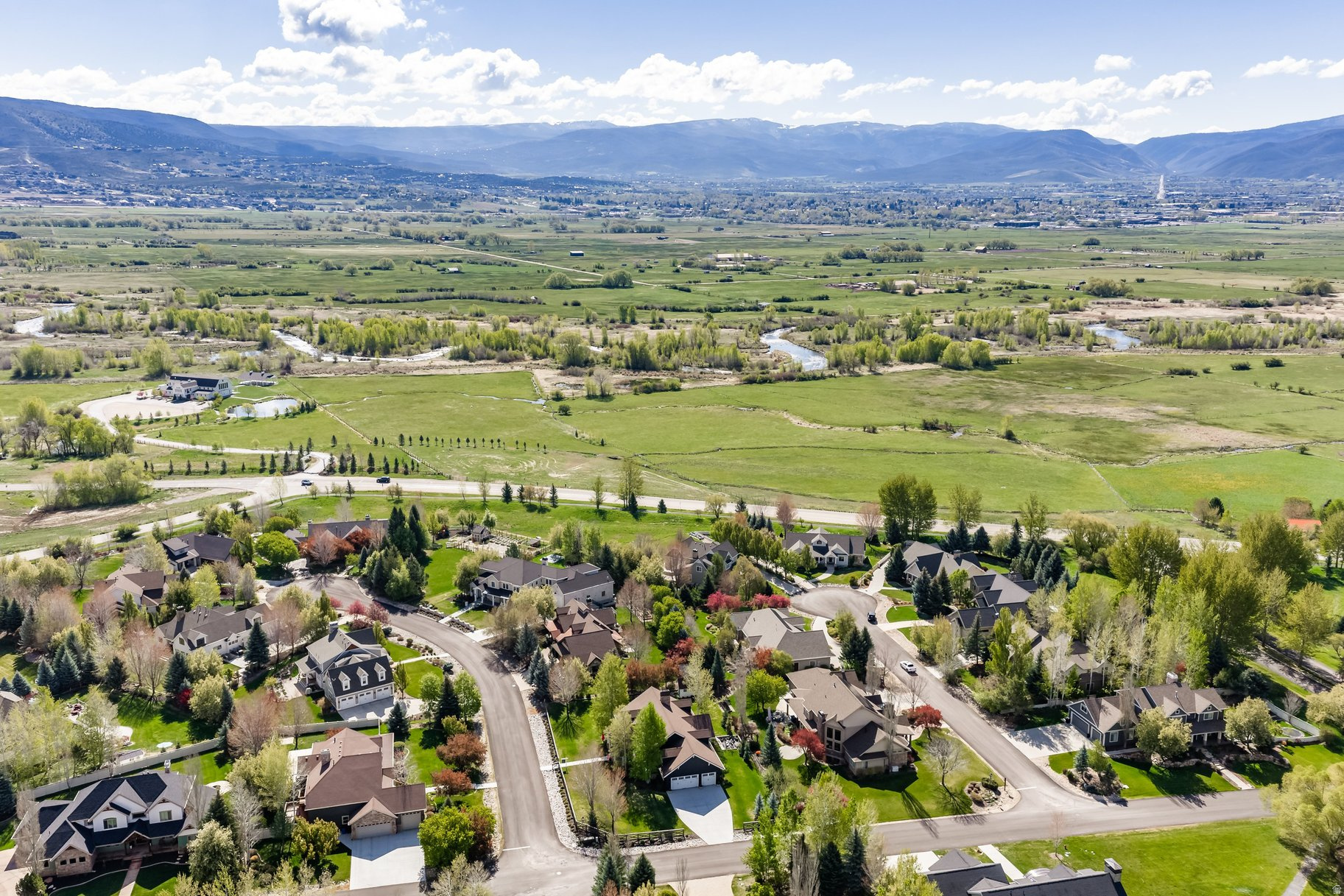 DUTCH FIELDS - Residential