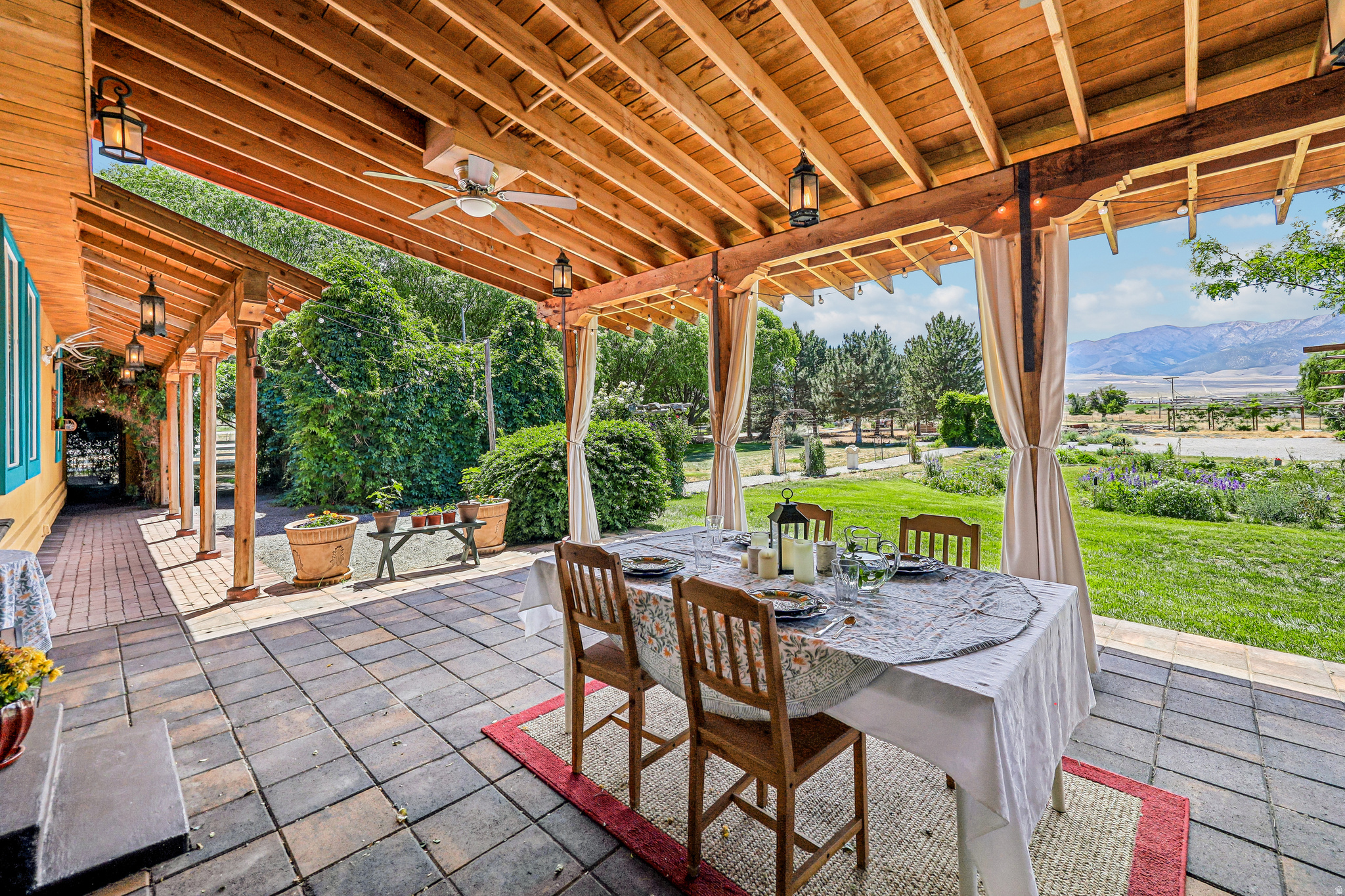 PALOMINO RANCH - Residential