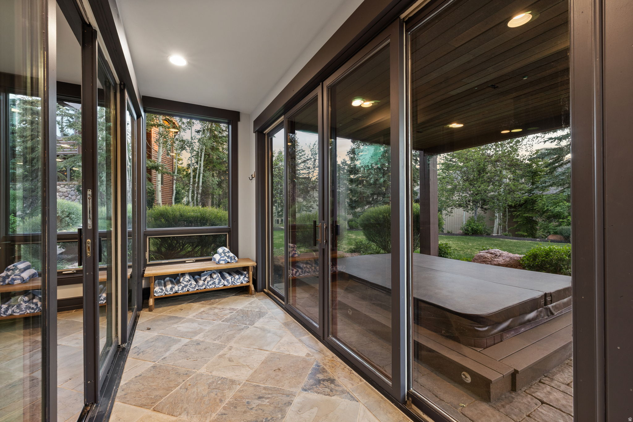 KNOLL ESTATES - Residential
