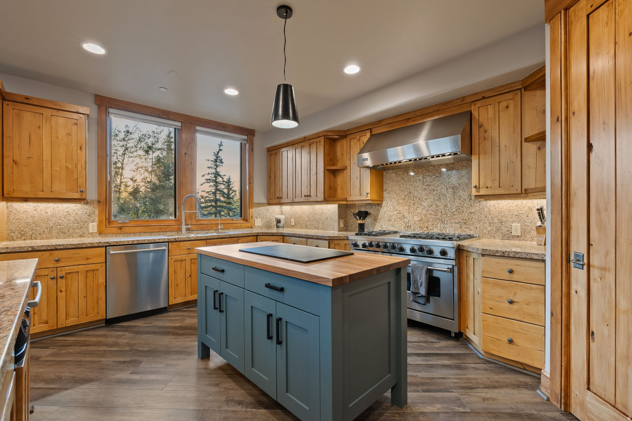 KNOLL ESTATES - Residential
