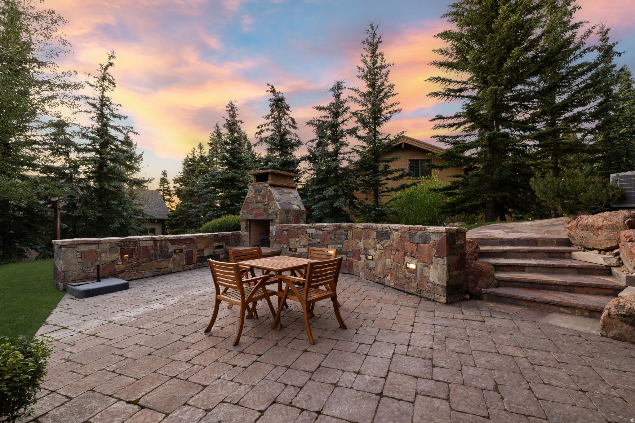 KNOLL ESTATES - Residential