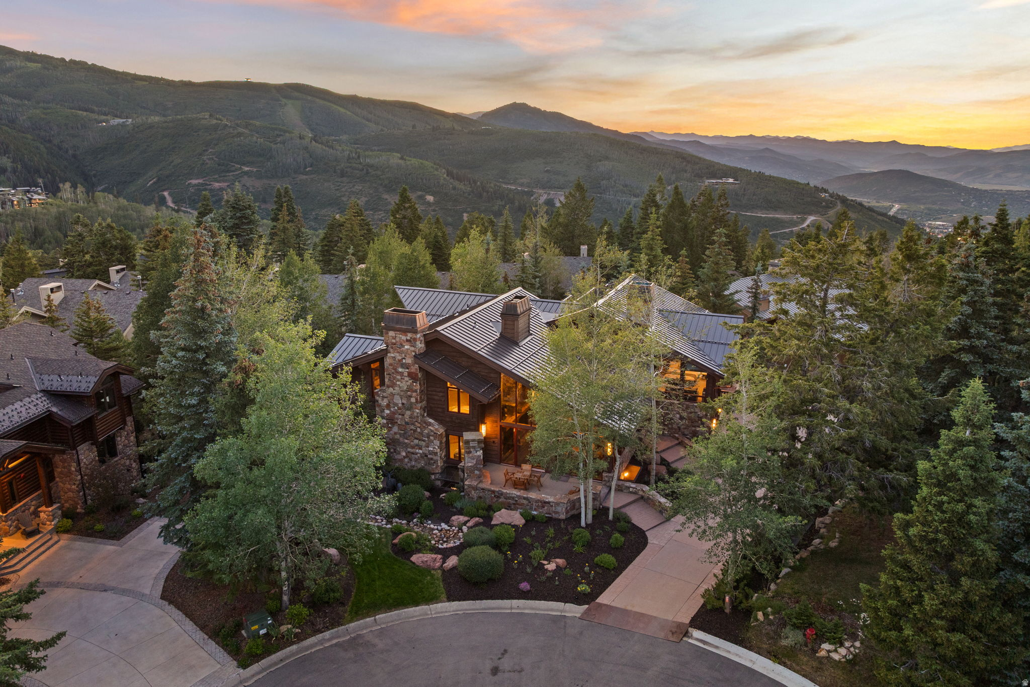 KNOLL ESTATES - Residential