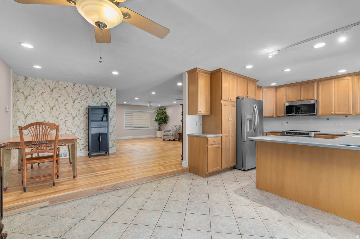 THREE FOUNTAINS MANOR - Residential