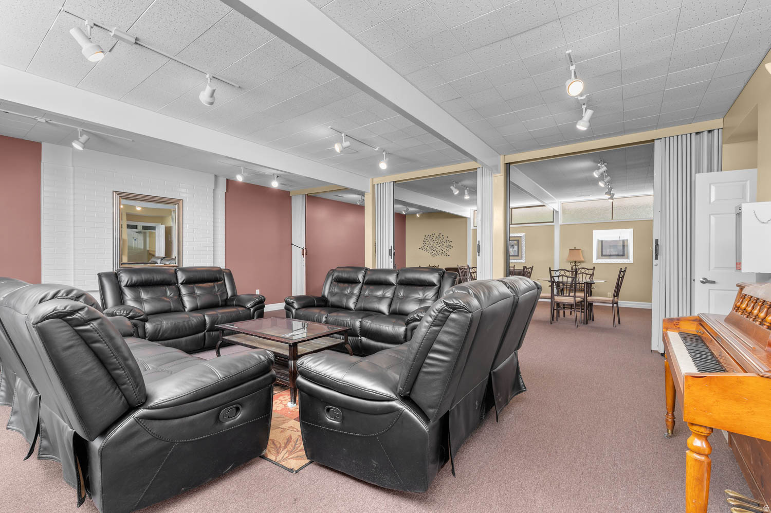 THREE FOUNTAINS MANOR - Residential