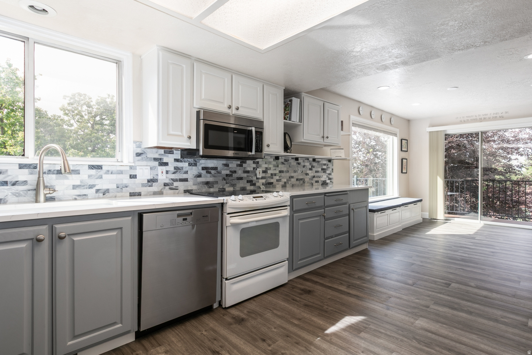 GRAND OAKS - Residential