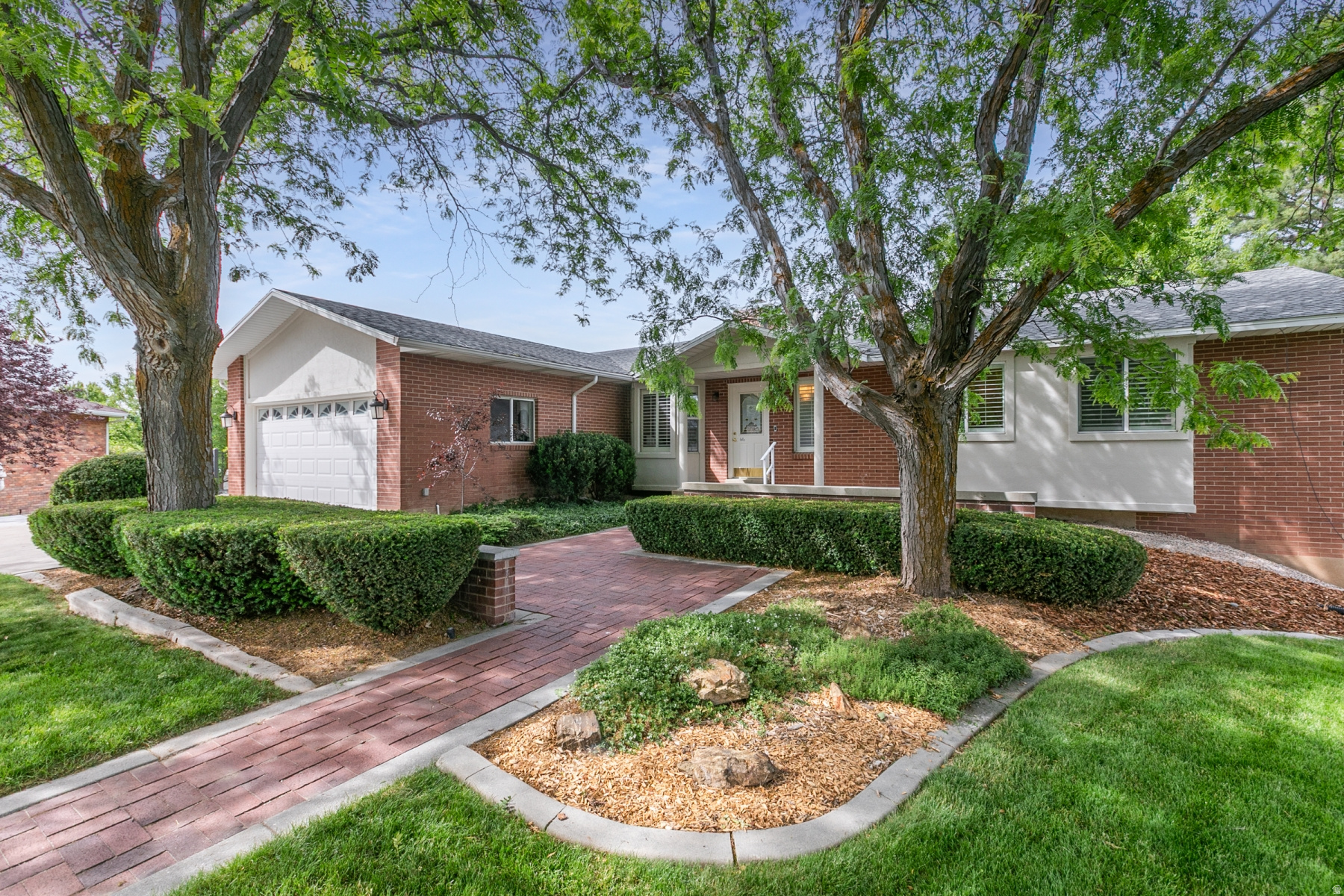 GRAND OAKS - Residential