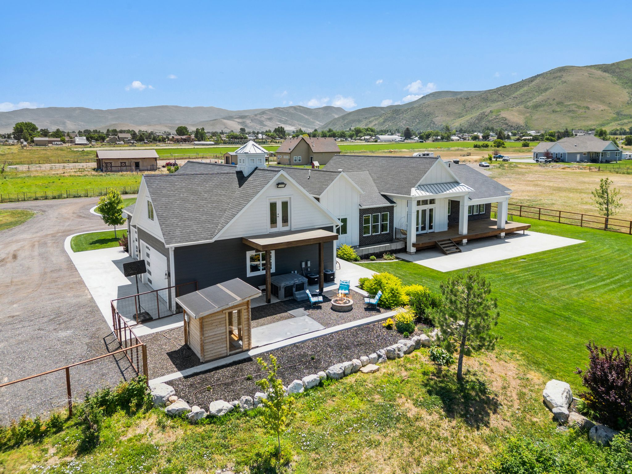 THREE FARMS ESTATES - Residential