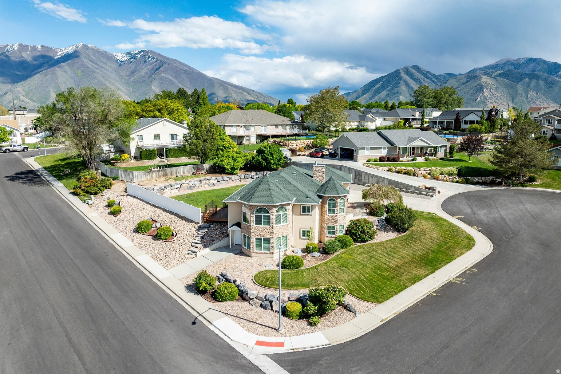 HIGHLAND ESTATES - Residential