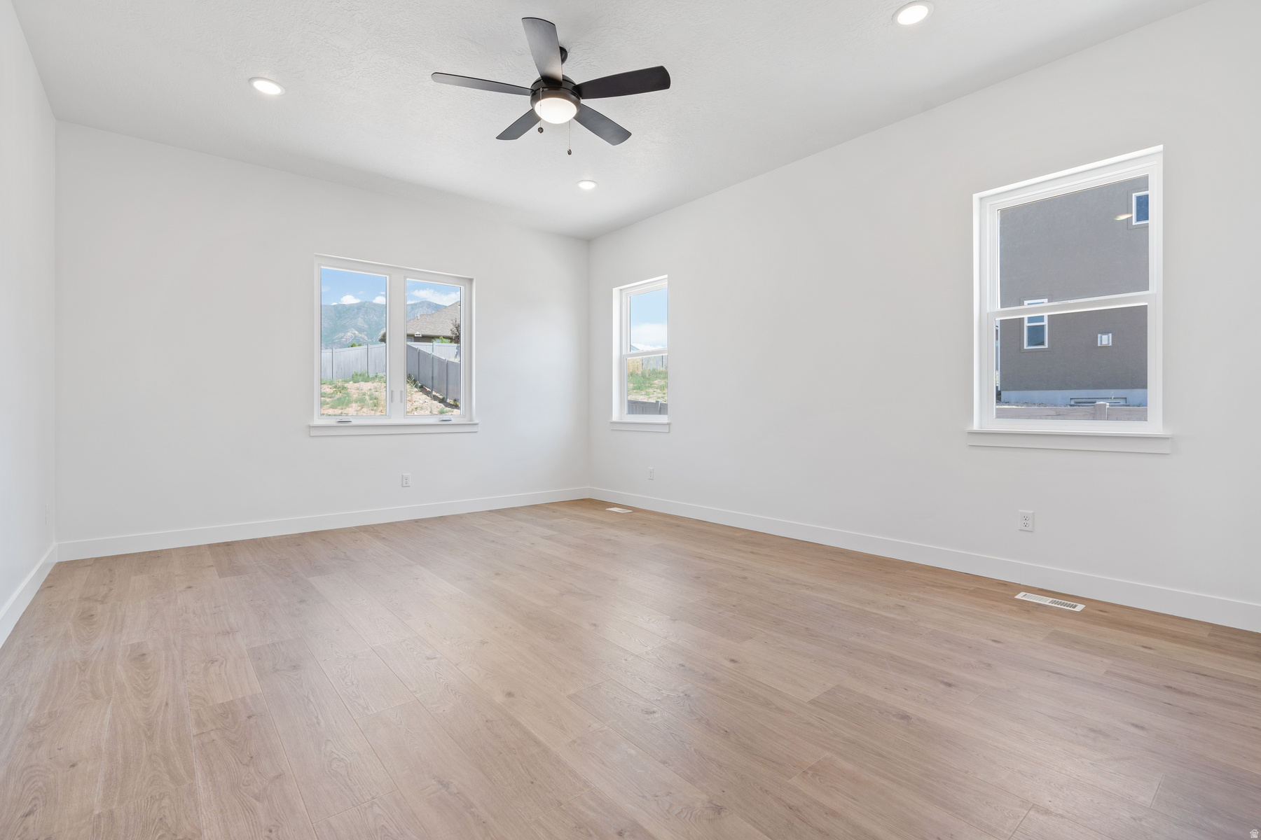 VISTAS AT SUMMIT RDG - Residential