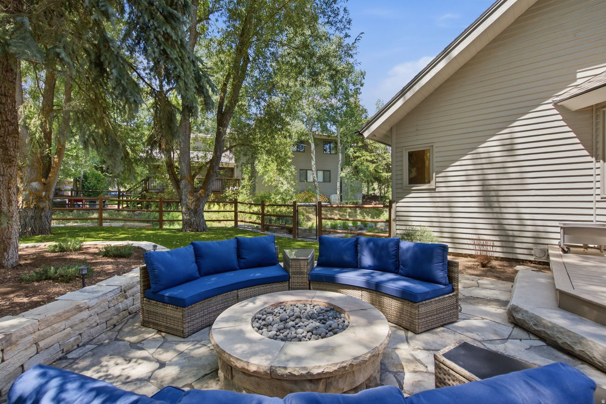SILVER SPRINGS - Residential