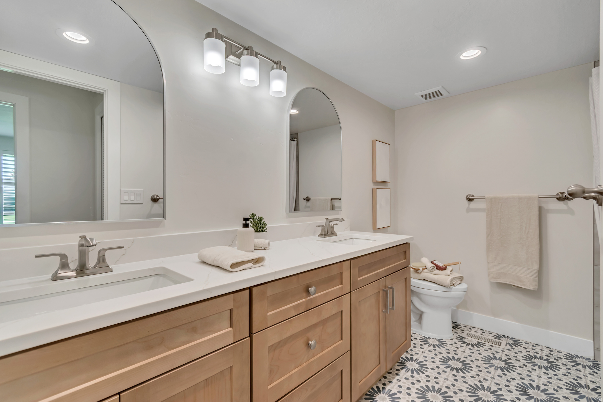 HEUGLY ACRES - Residential