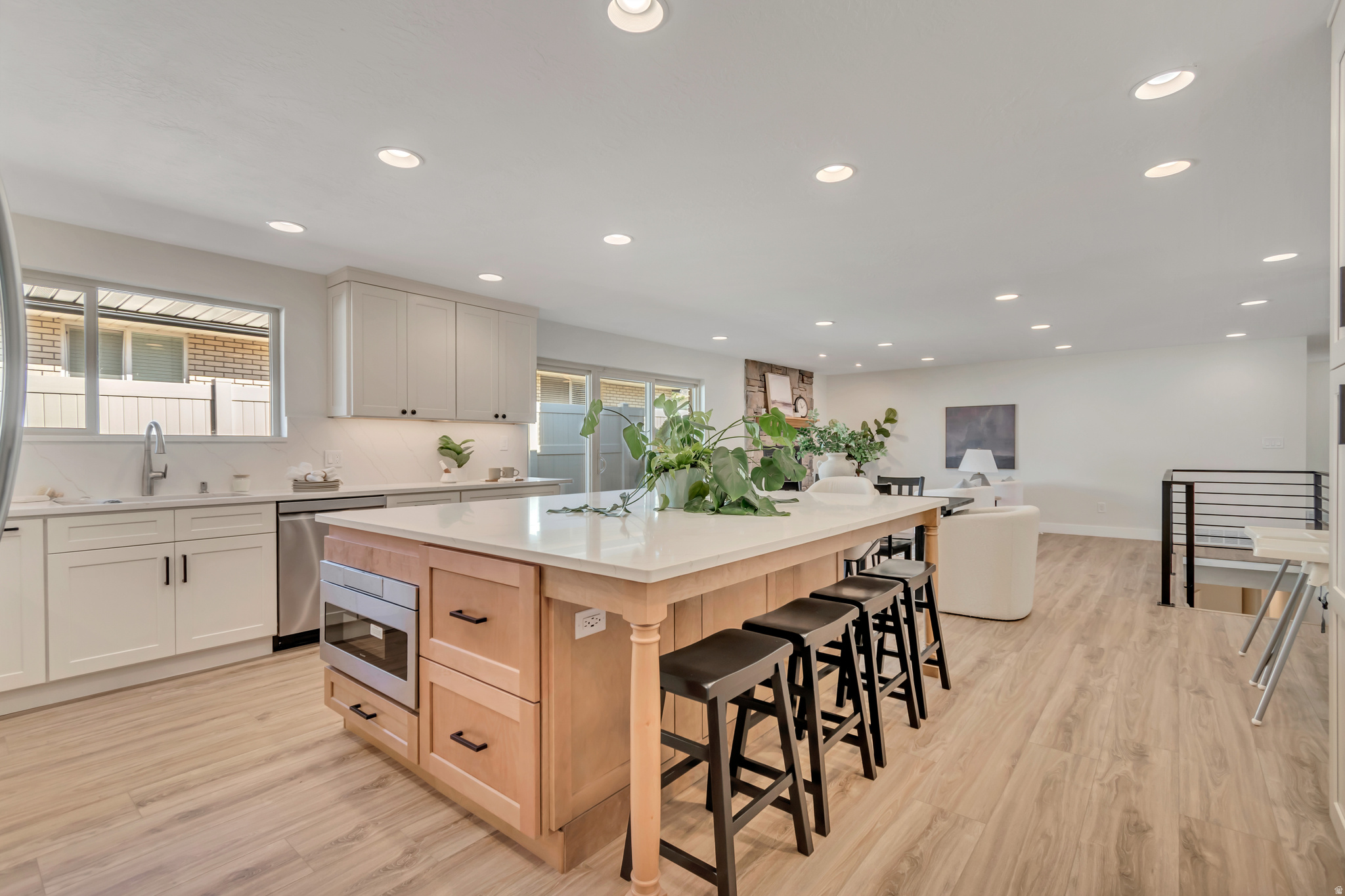 HEUGLY ACRES - Residential