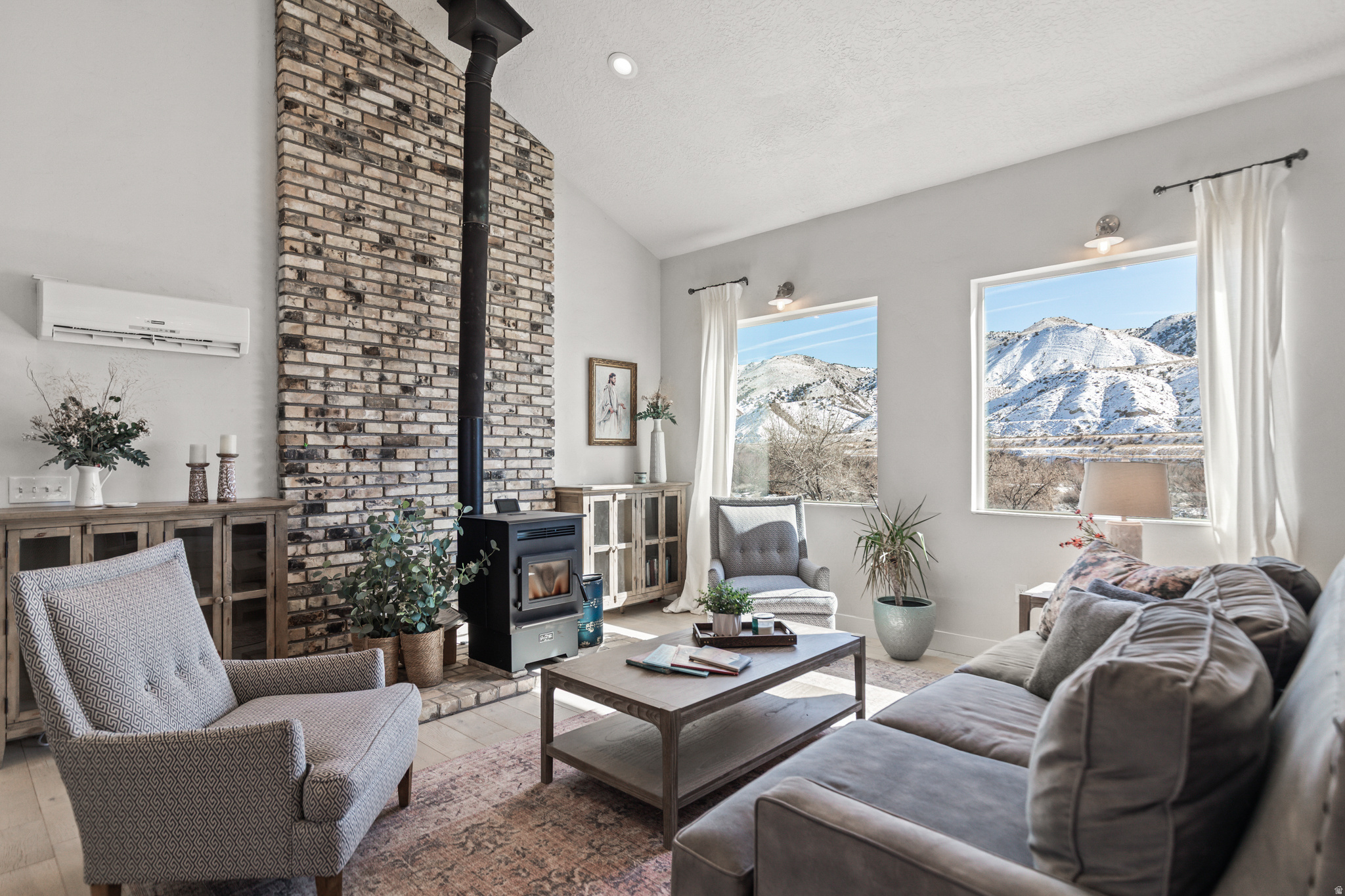 RIVER ROCK - Residential