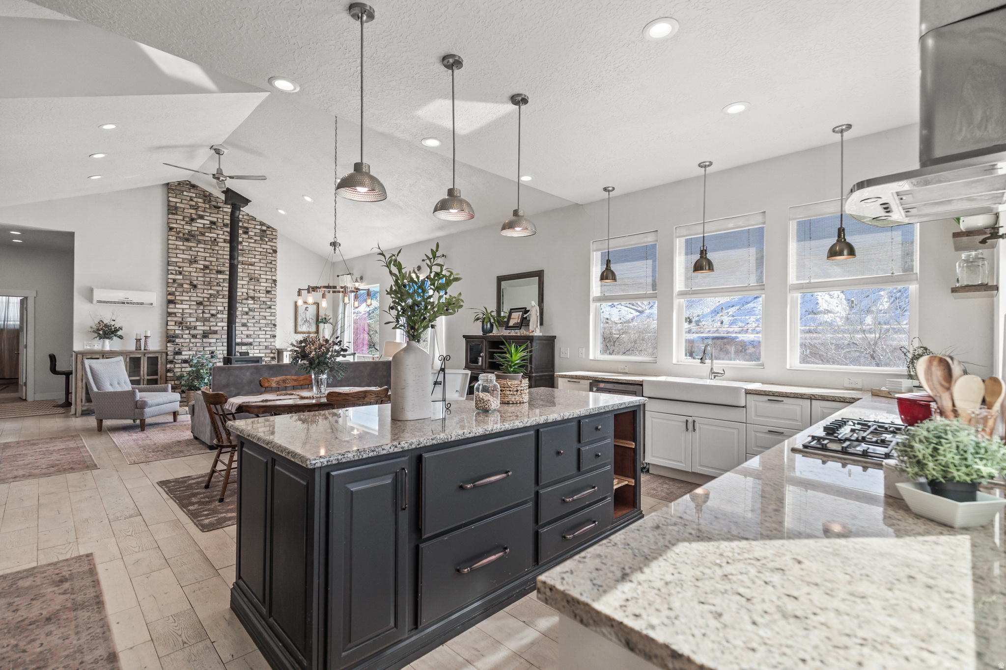 RIVER ROCK - Residential