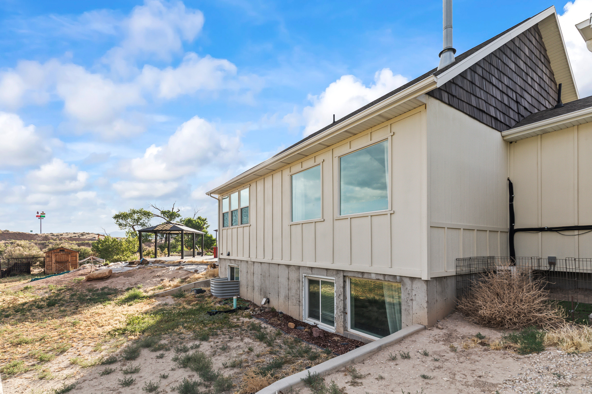 RIVER ROCK - Residential