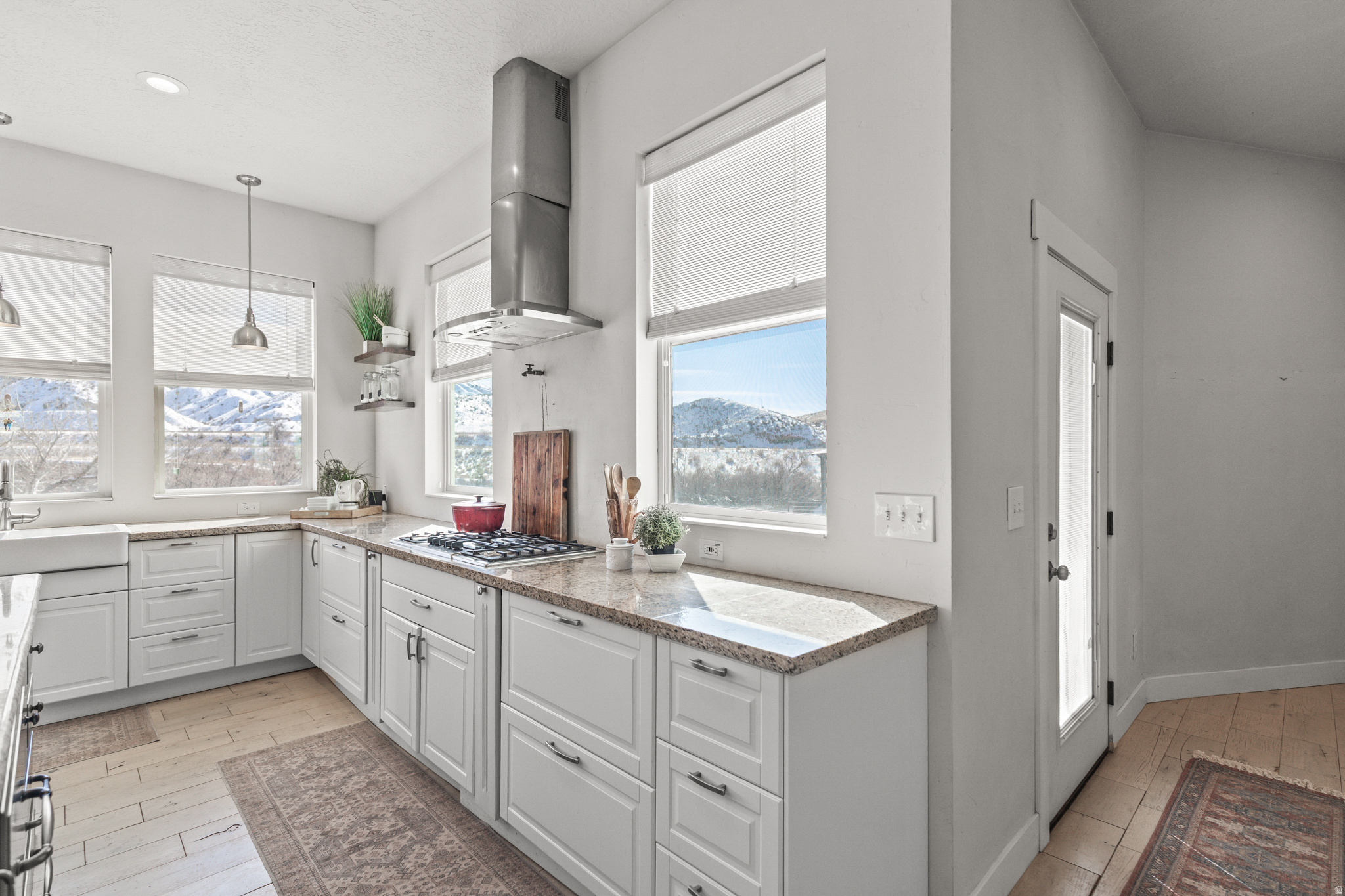 RIVER ROCK - Residential