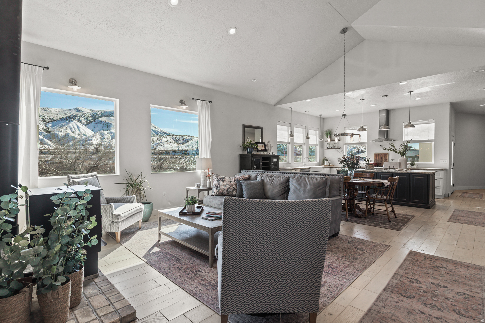 RIVER ROCK - Residential