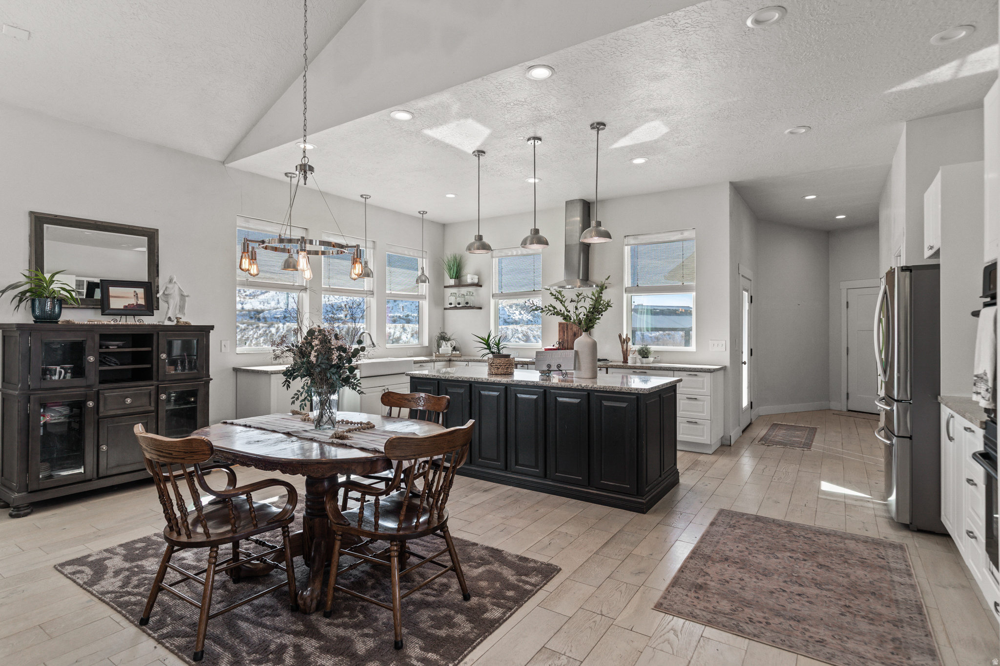 RIVER ROCK - Residential