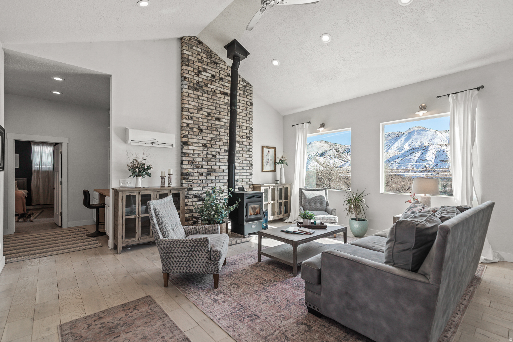 RIVER ROCK - Residential