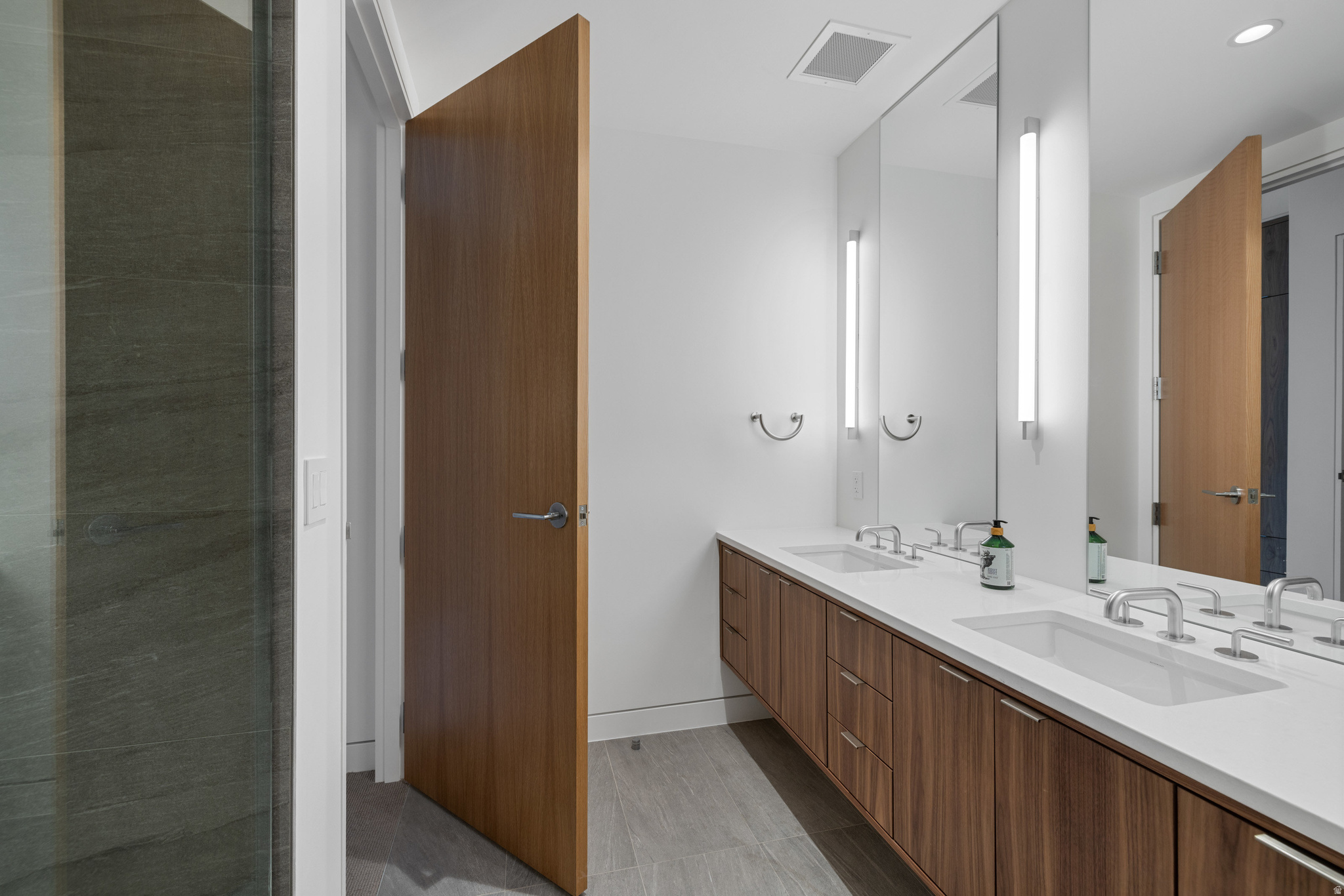 FOUNDERS PLACE - Residential