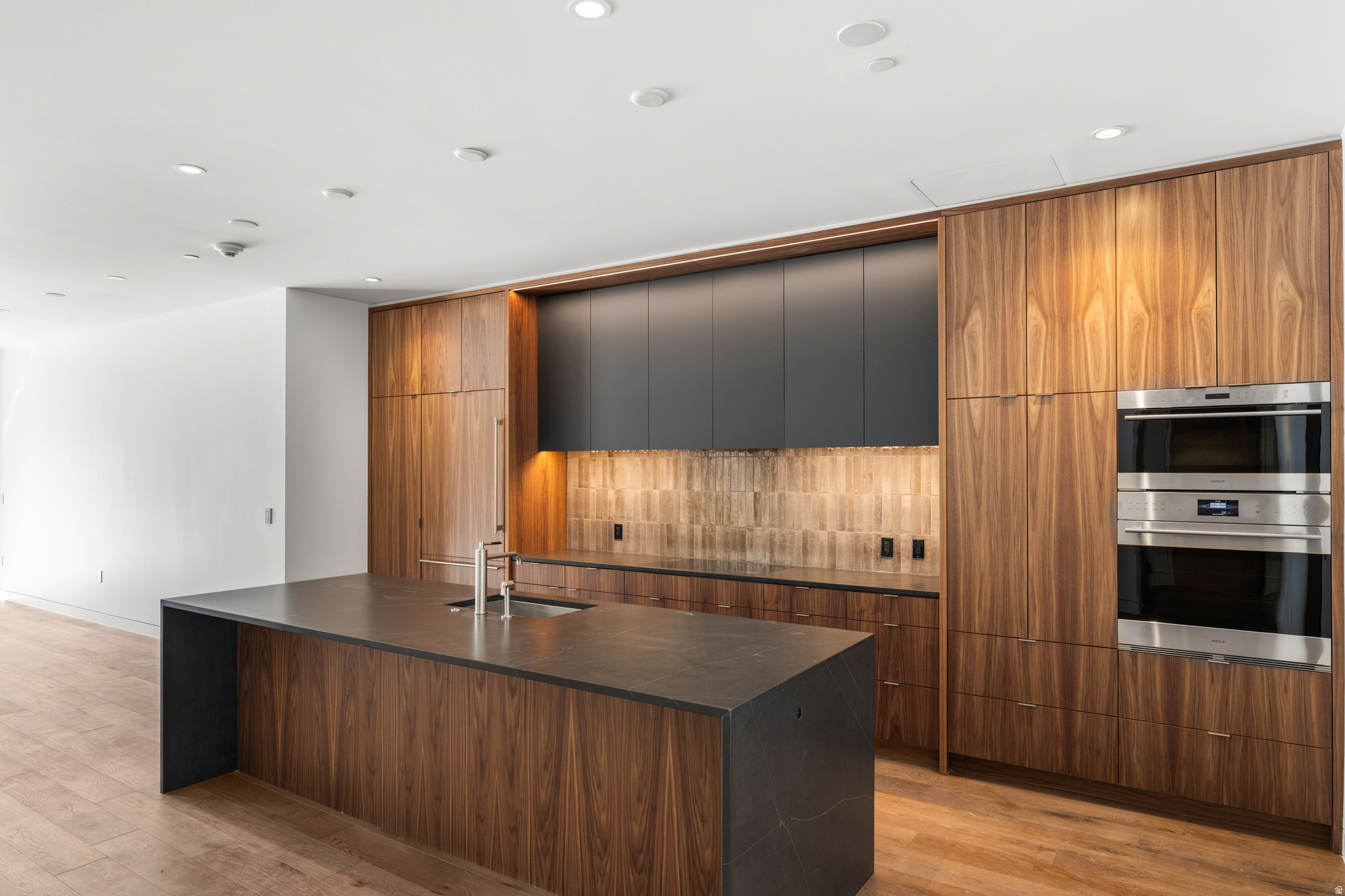 FOUNDERS PLACE - Residential
