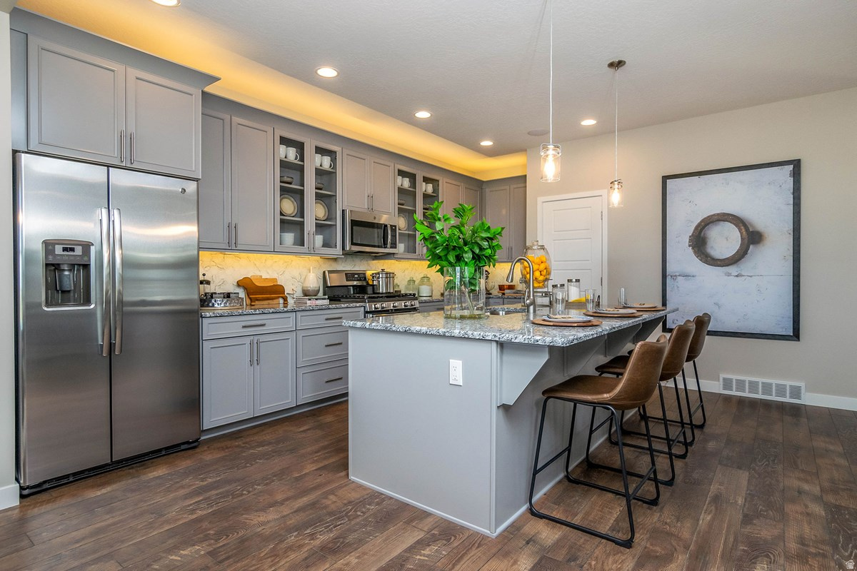 BEACON POINTE - Residential