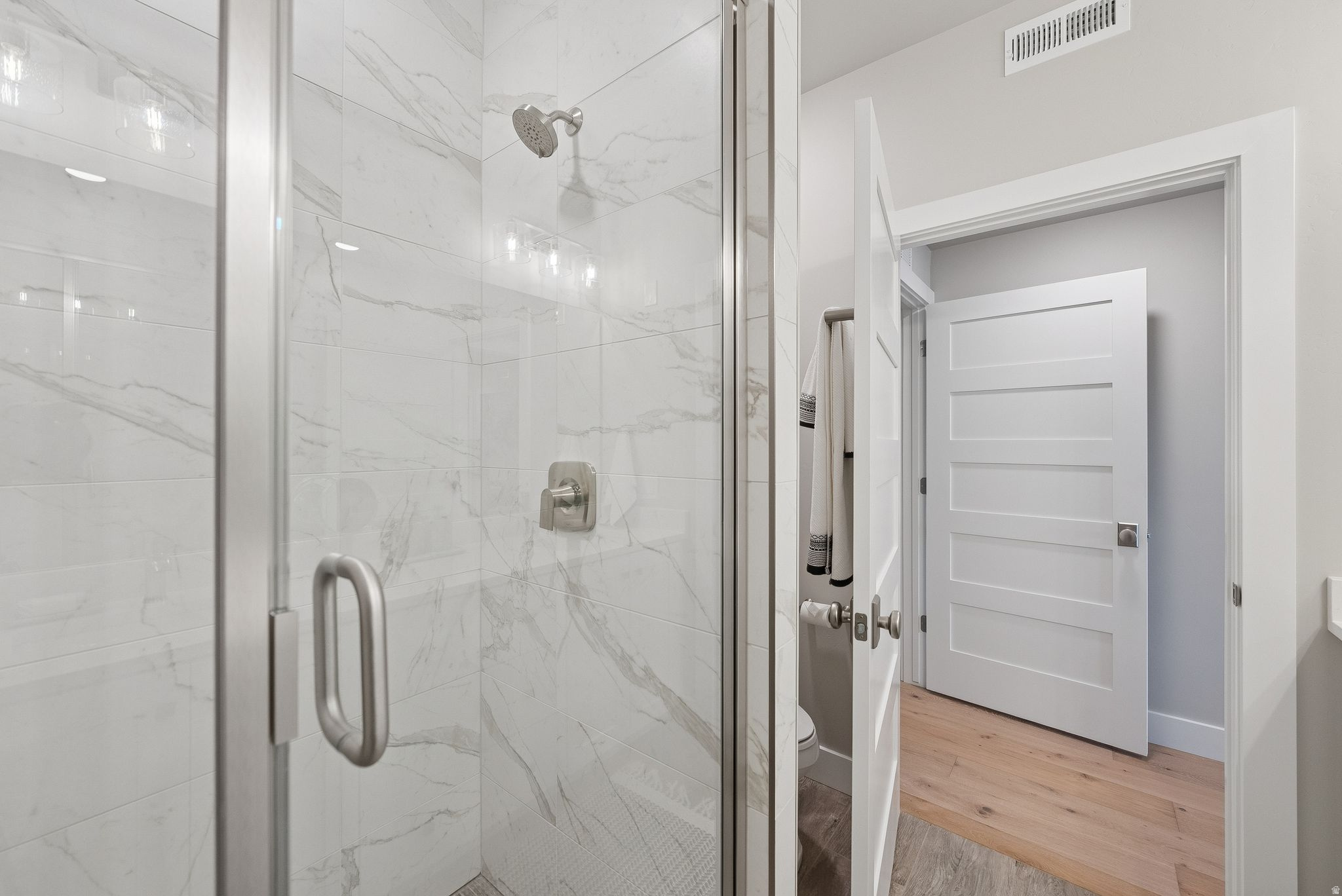 MAYFLOWER LAKESIDE - Residential