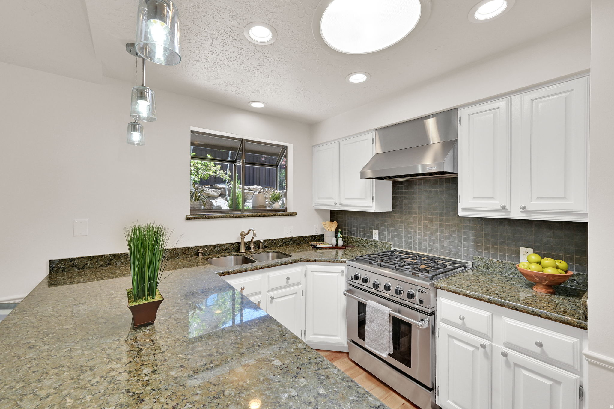 KNOLLWOOD - Residential