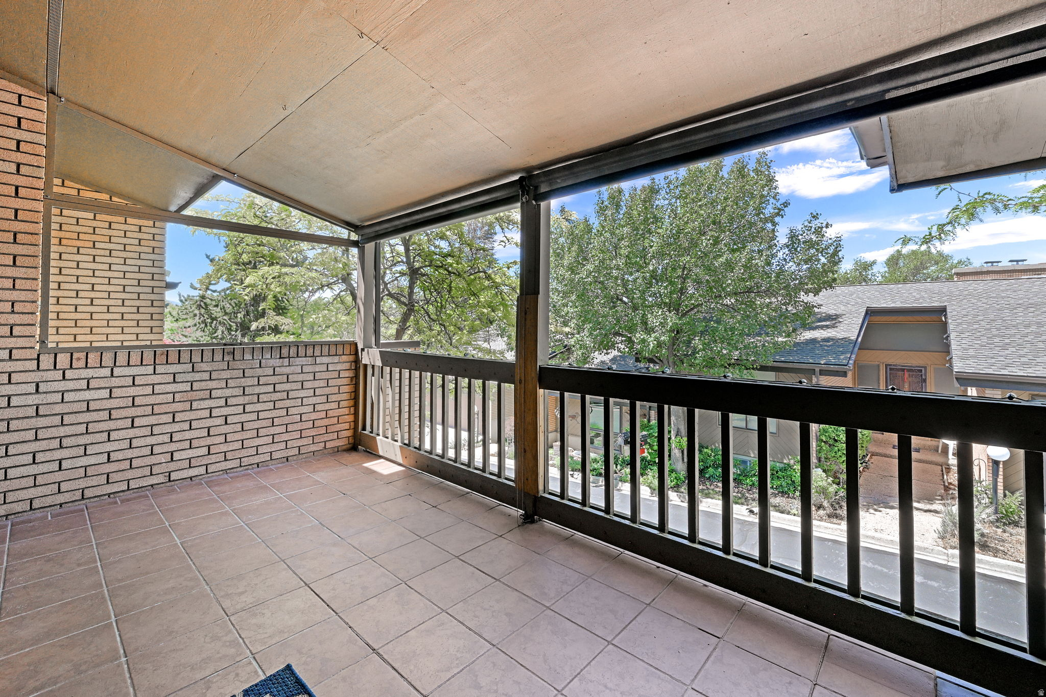 KNOLLWOOD - Residential