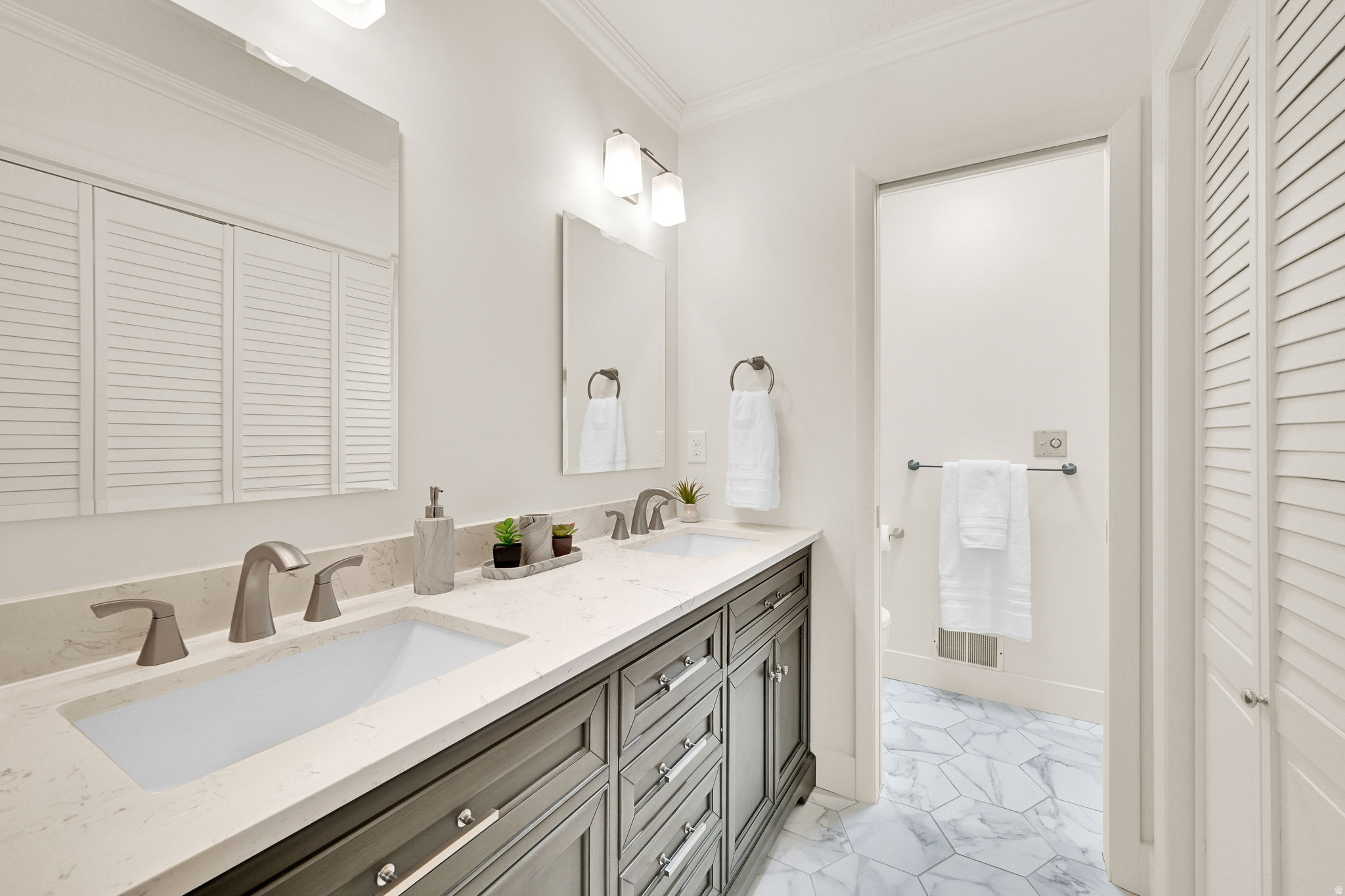 KNOLLWOOD - Residential