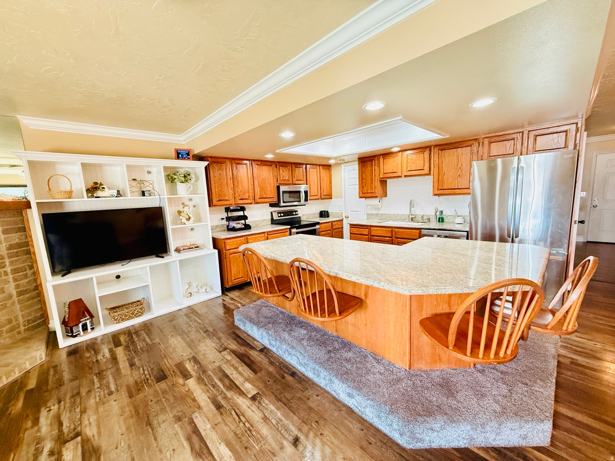 MILESTONE CONDO - Residential