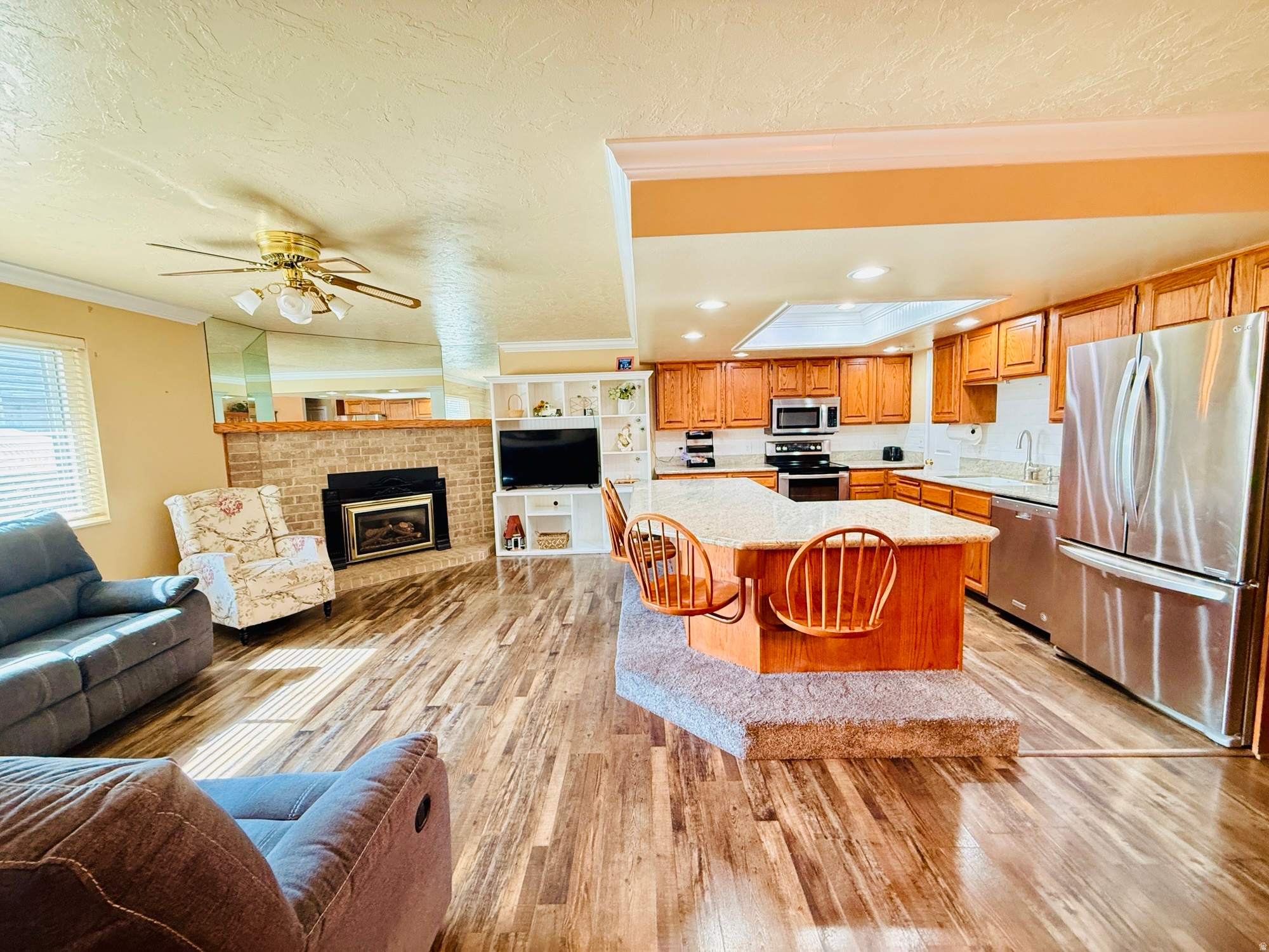 MILESTONE CONDO - Residential