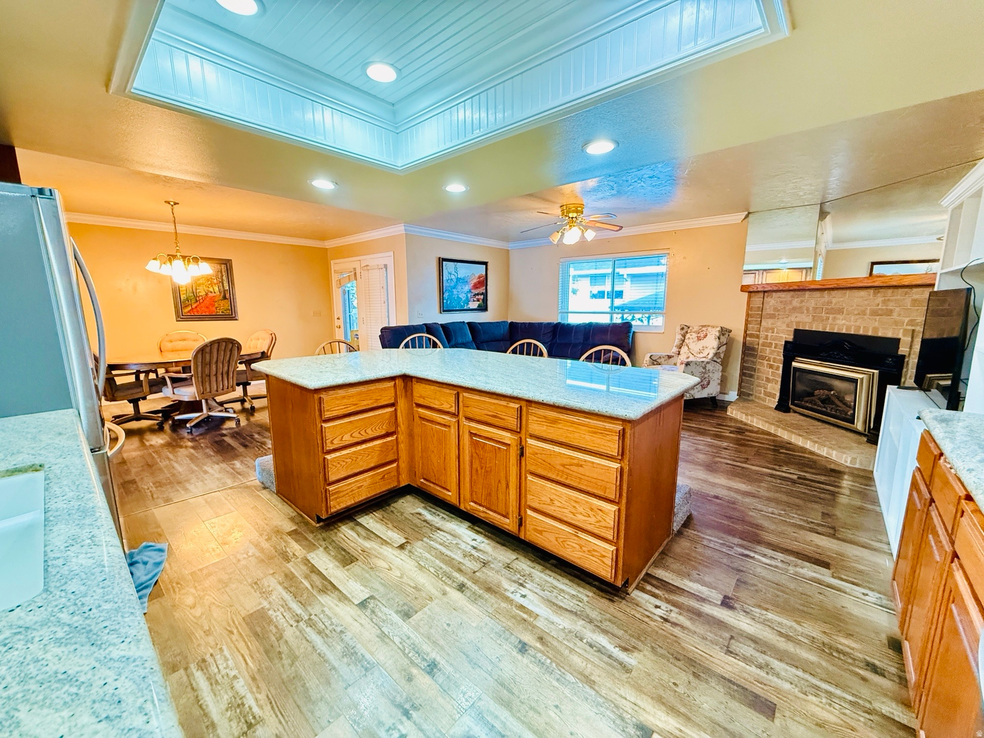 MILESTONE CONDO - Residential