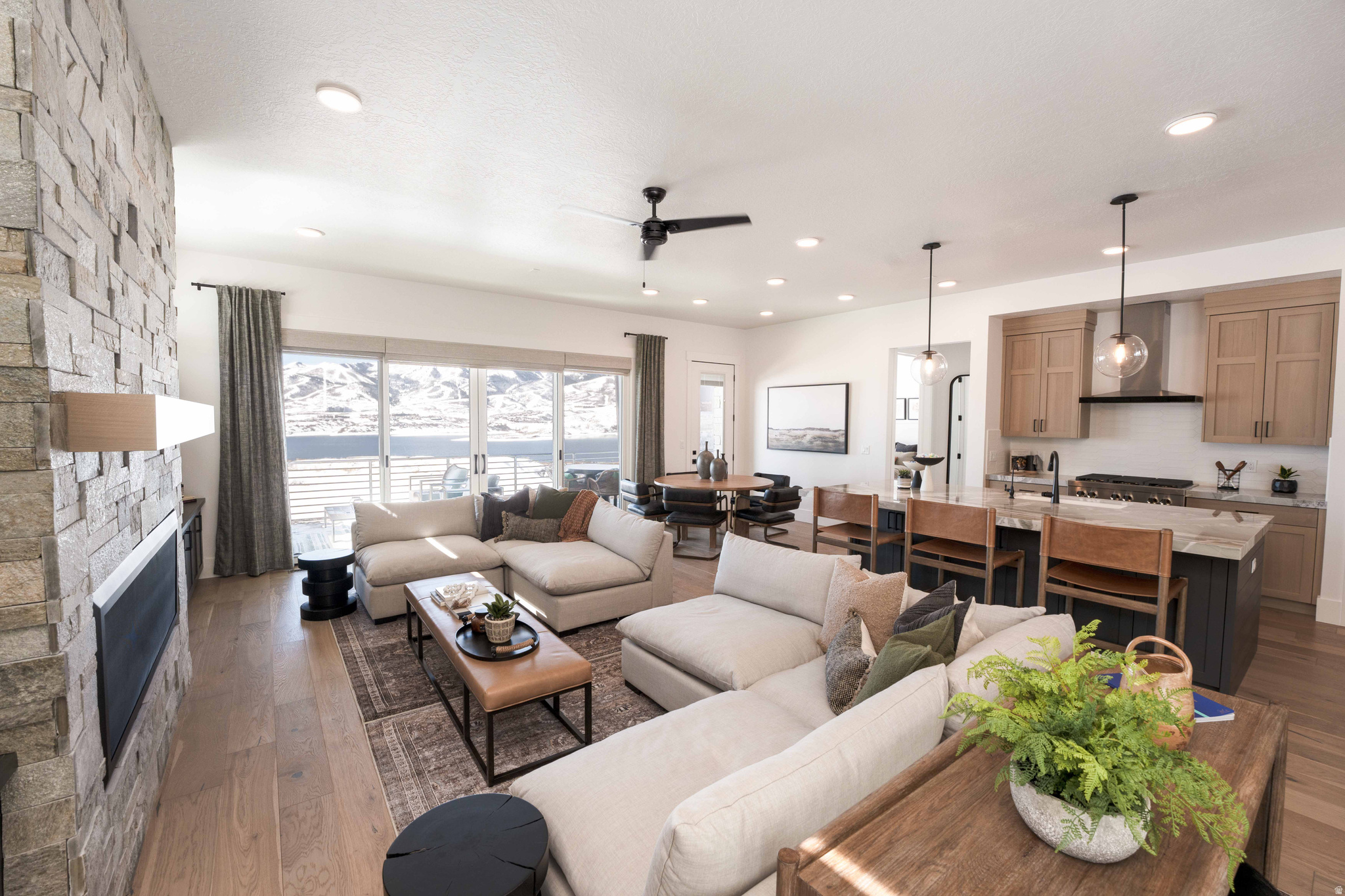 SHORELINE - Residential