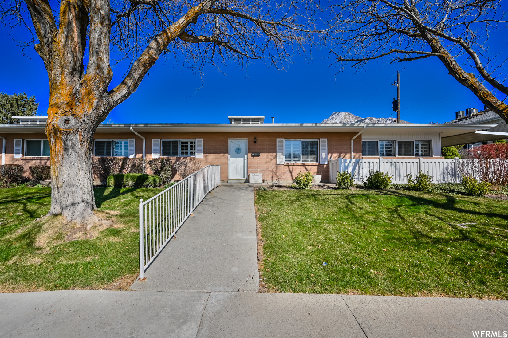 CARRIAGE LANE - Residential