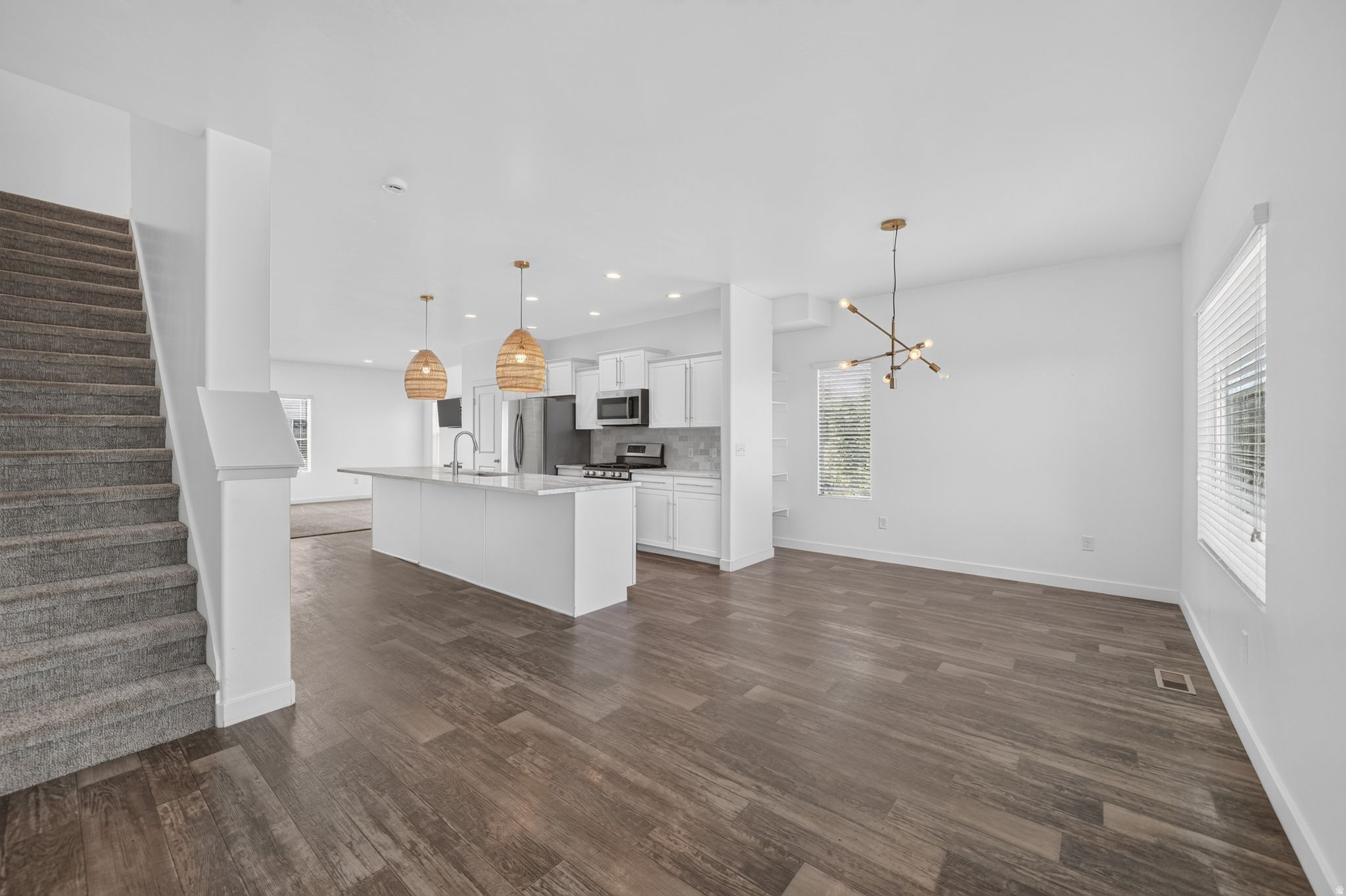 MARKETPLACE ACLAIME - Residential