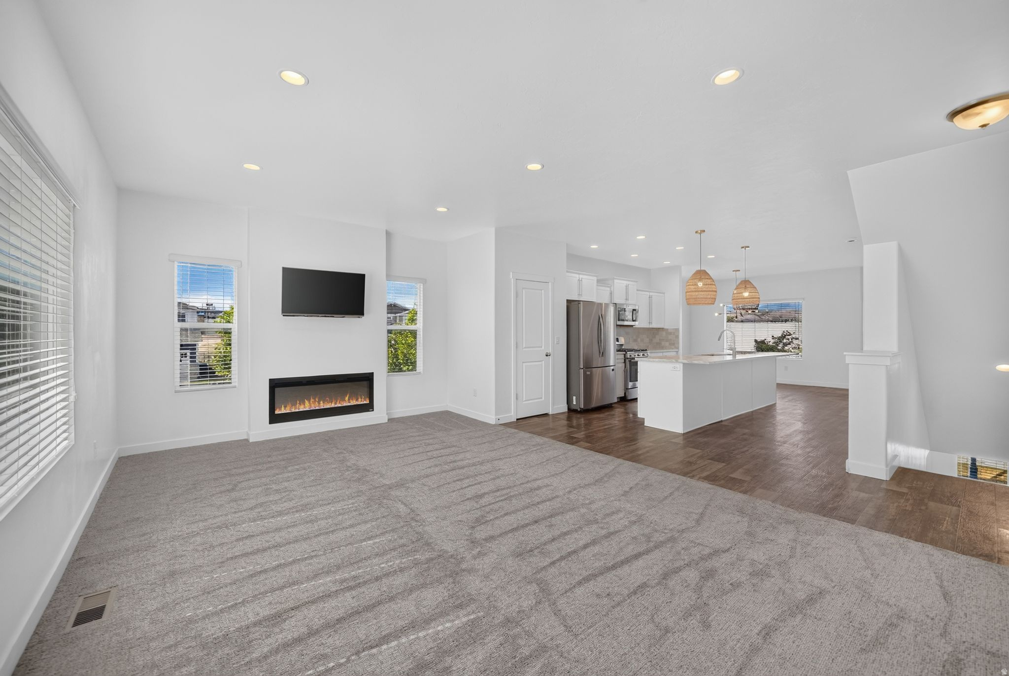 MARKETPLACE ACLAIME - Residential