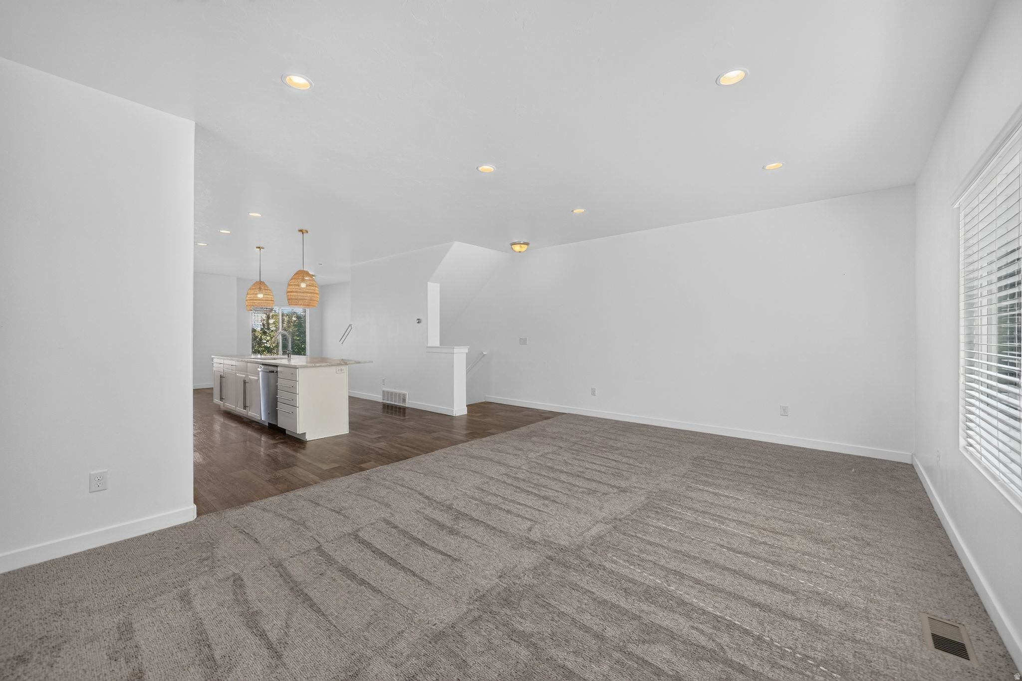 MARKETPLACE ACLAIME - Residential