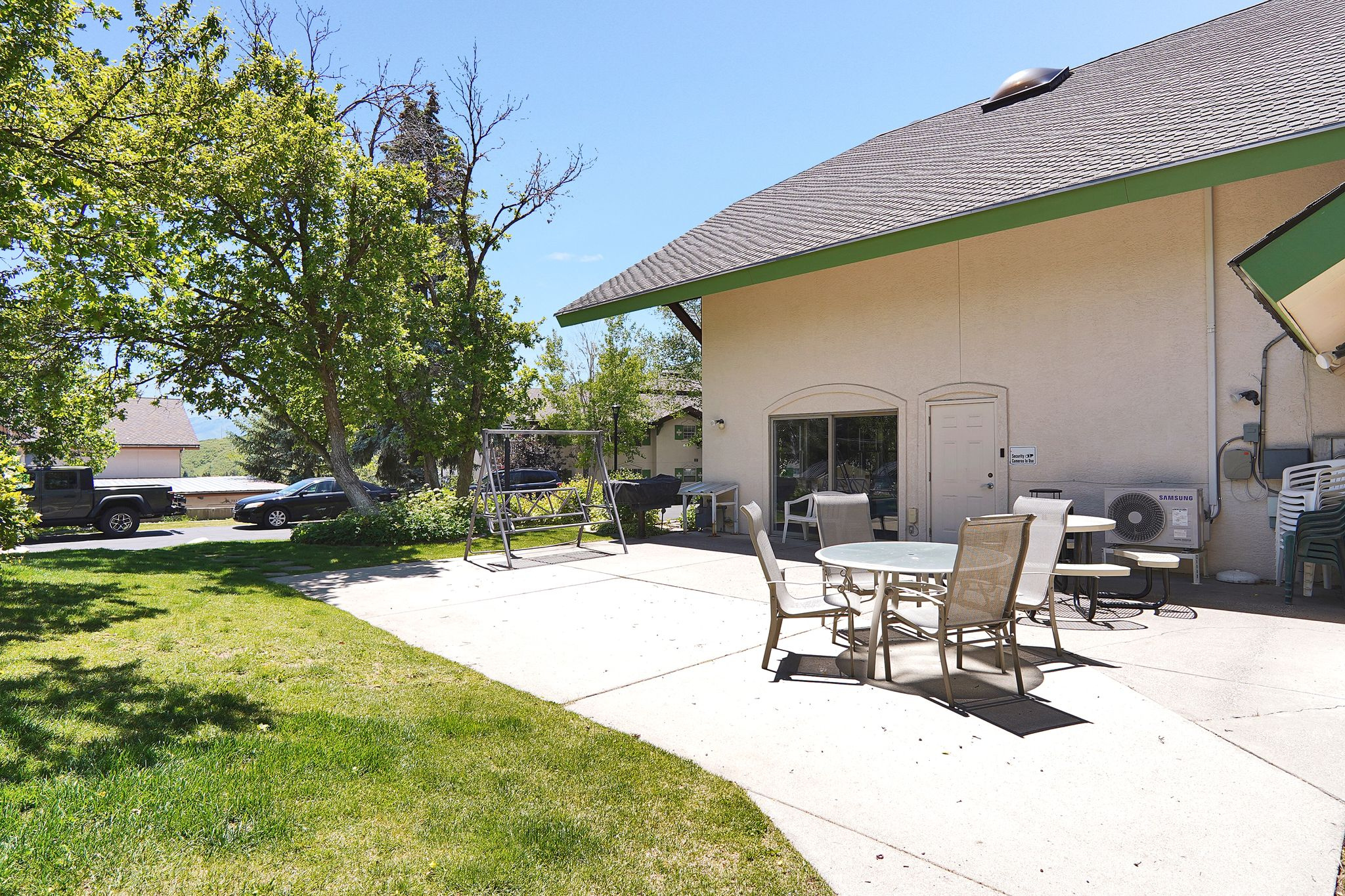 SWISS OAKS - Residential
