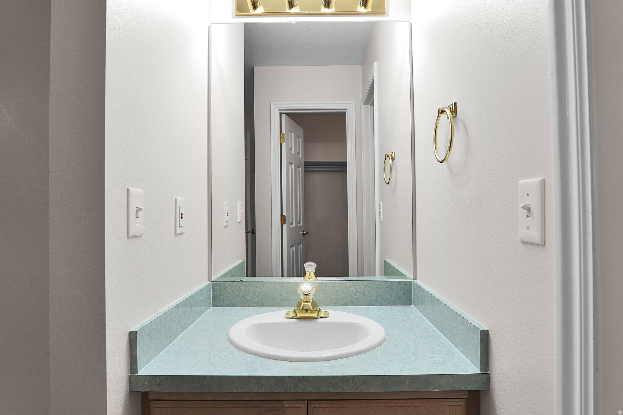 SWISS OAKS - Residential