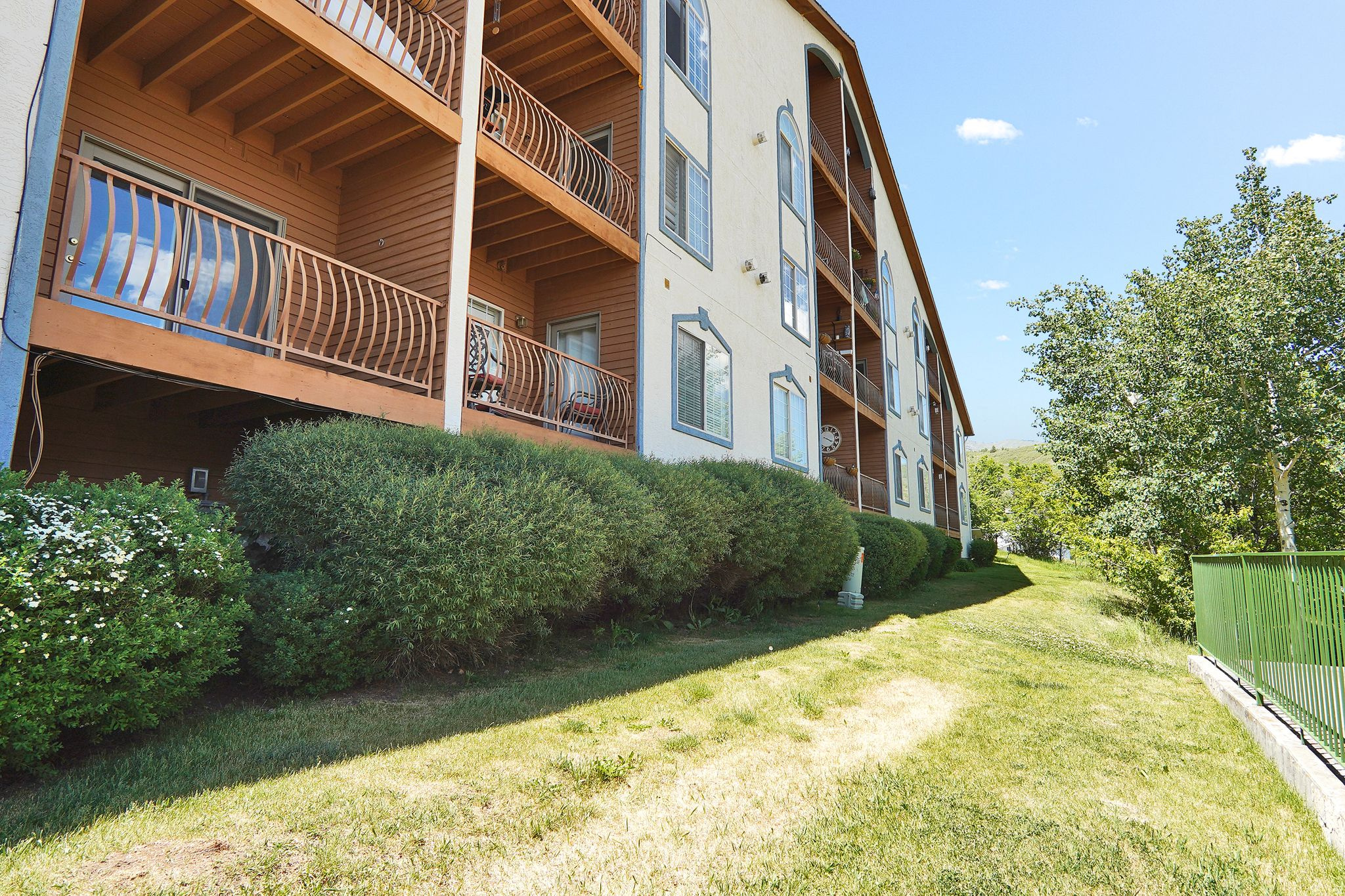SWISS OAKS - Residential