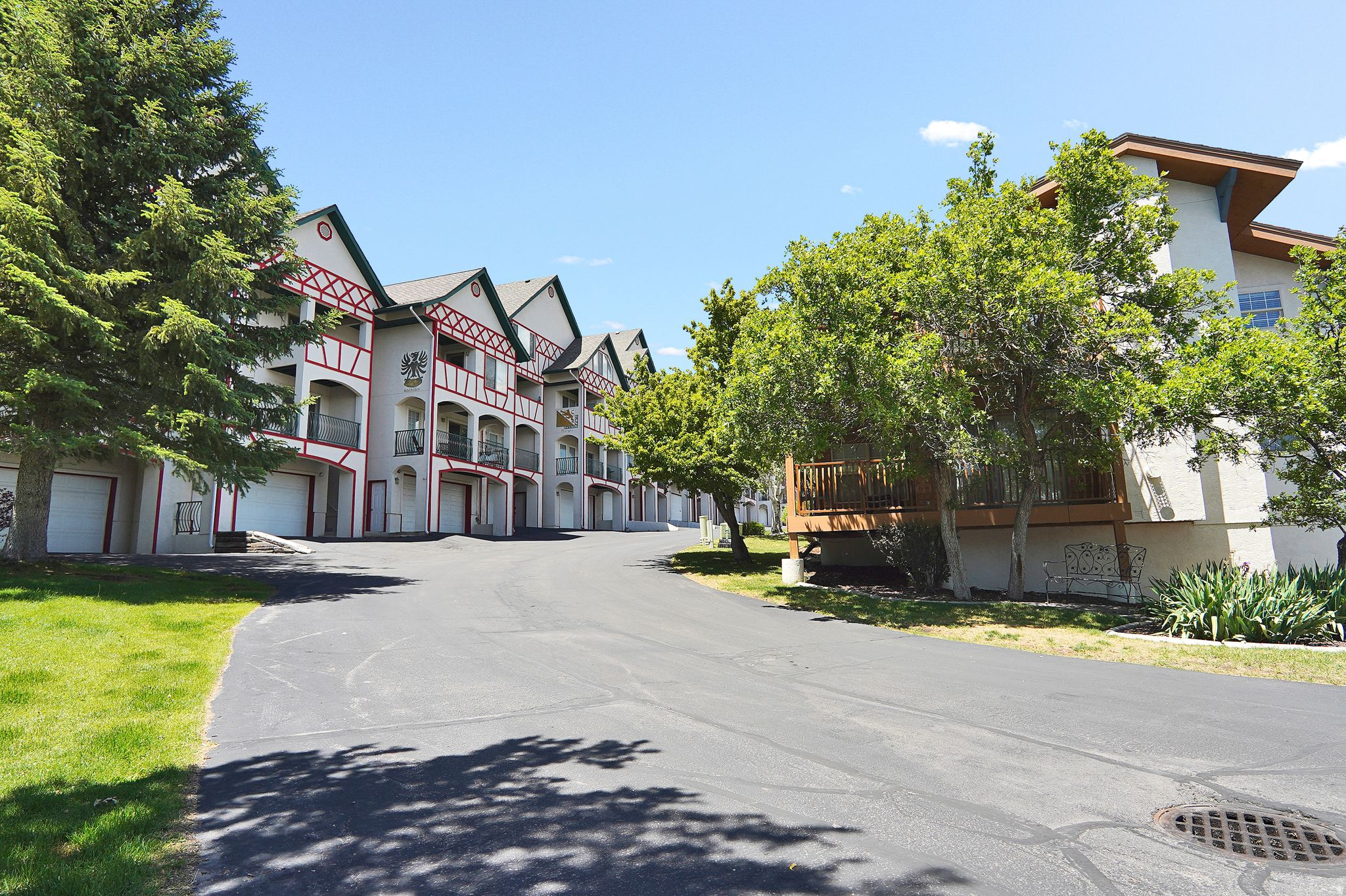 SWISS OAKS - Residential