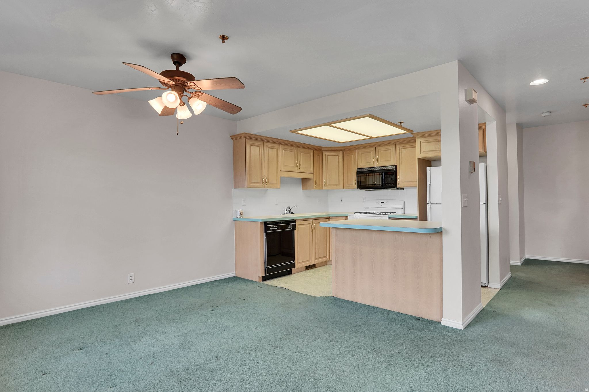SWISS OAKS - Residential
