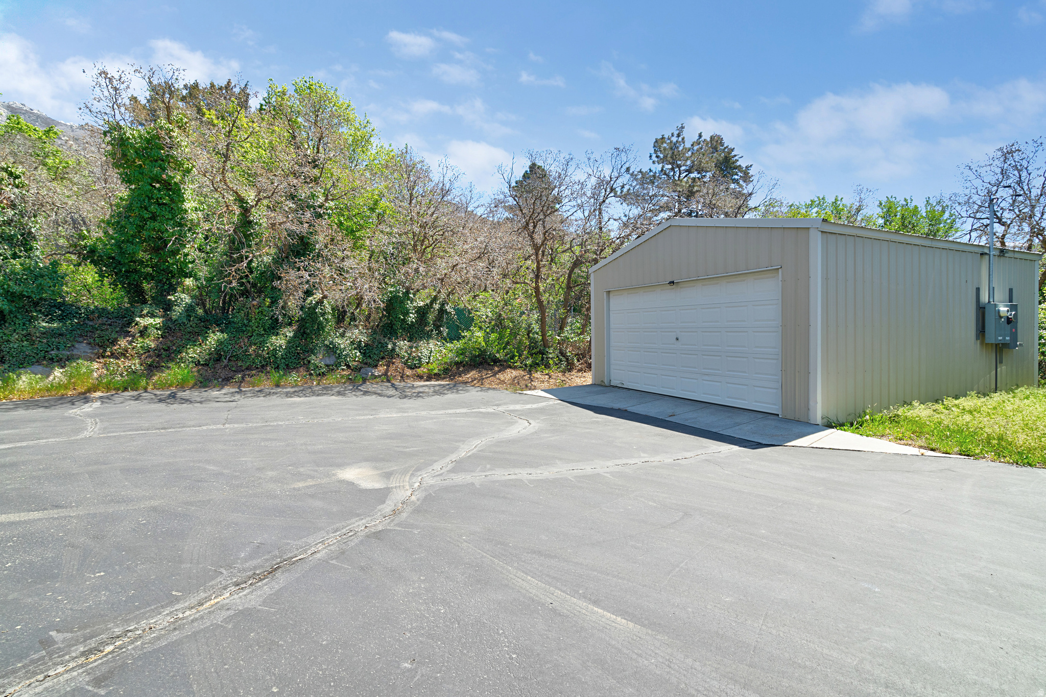 WOODLAND ESTATES - Residential