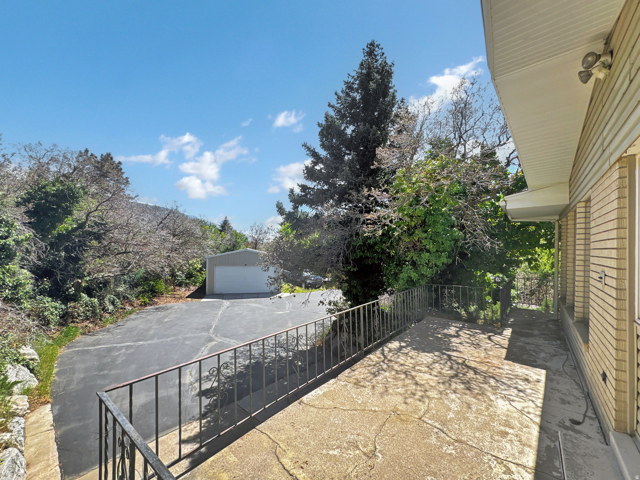 WOODLAND ESTATES - Residential