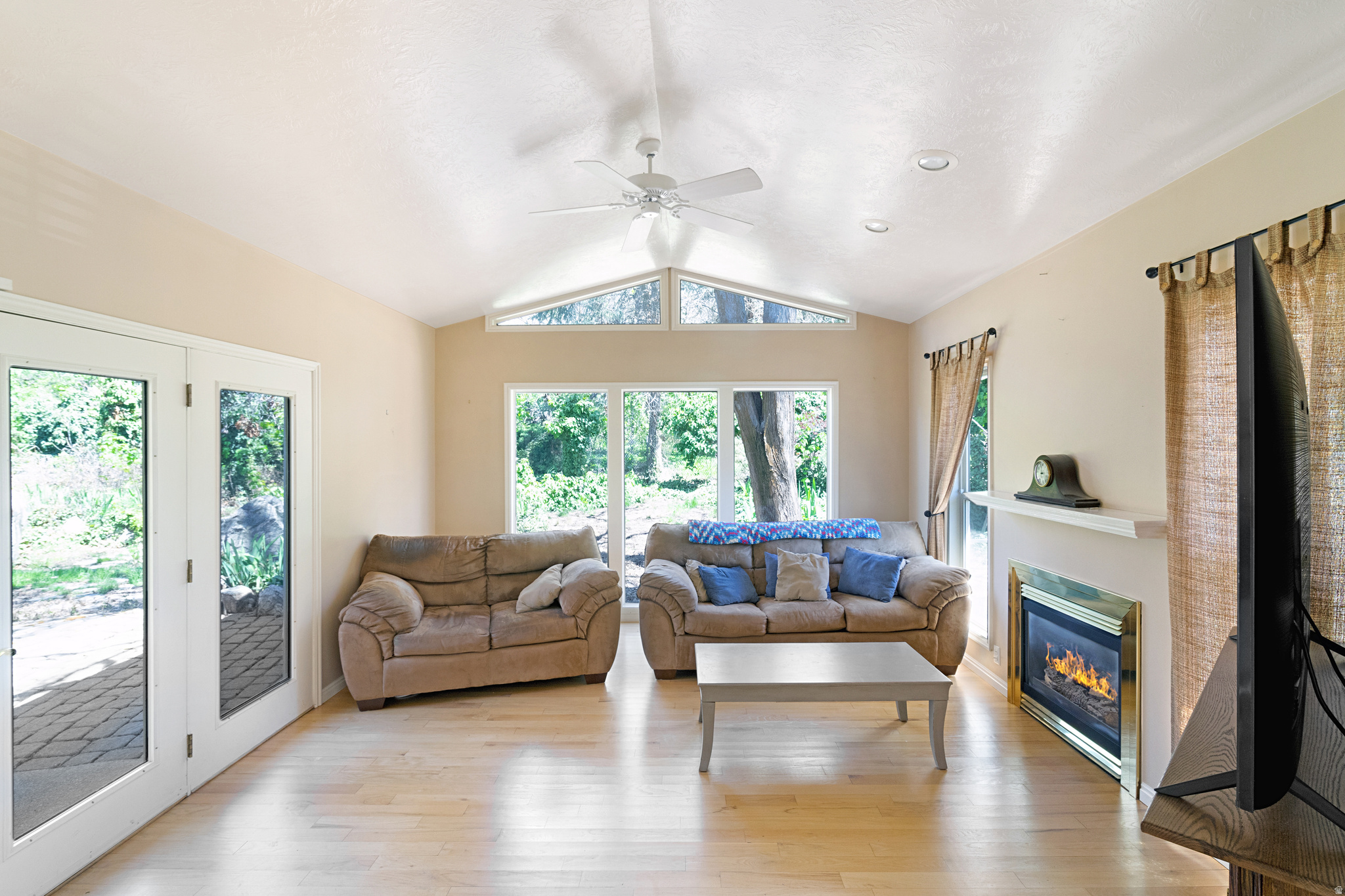 WOODLAND ESTATES - Residential