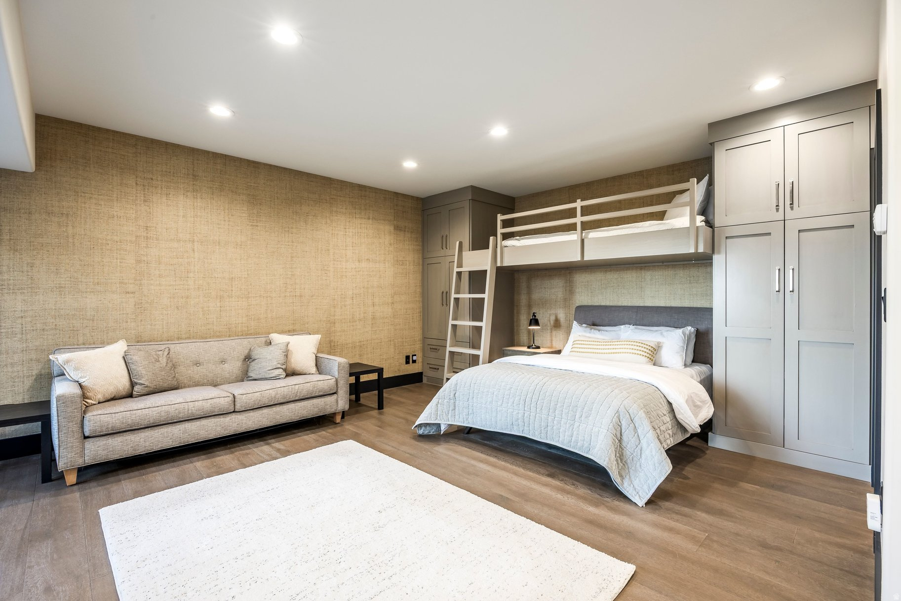 RED HAWK - Residential